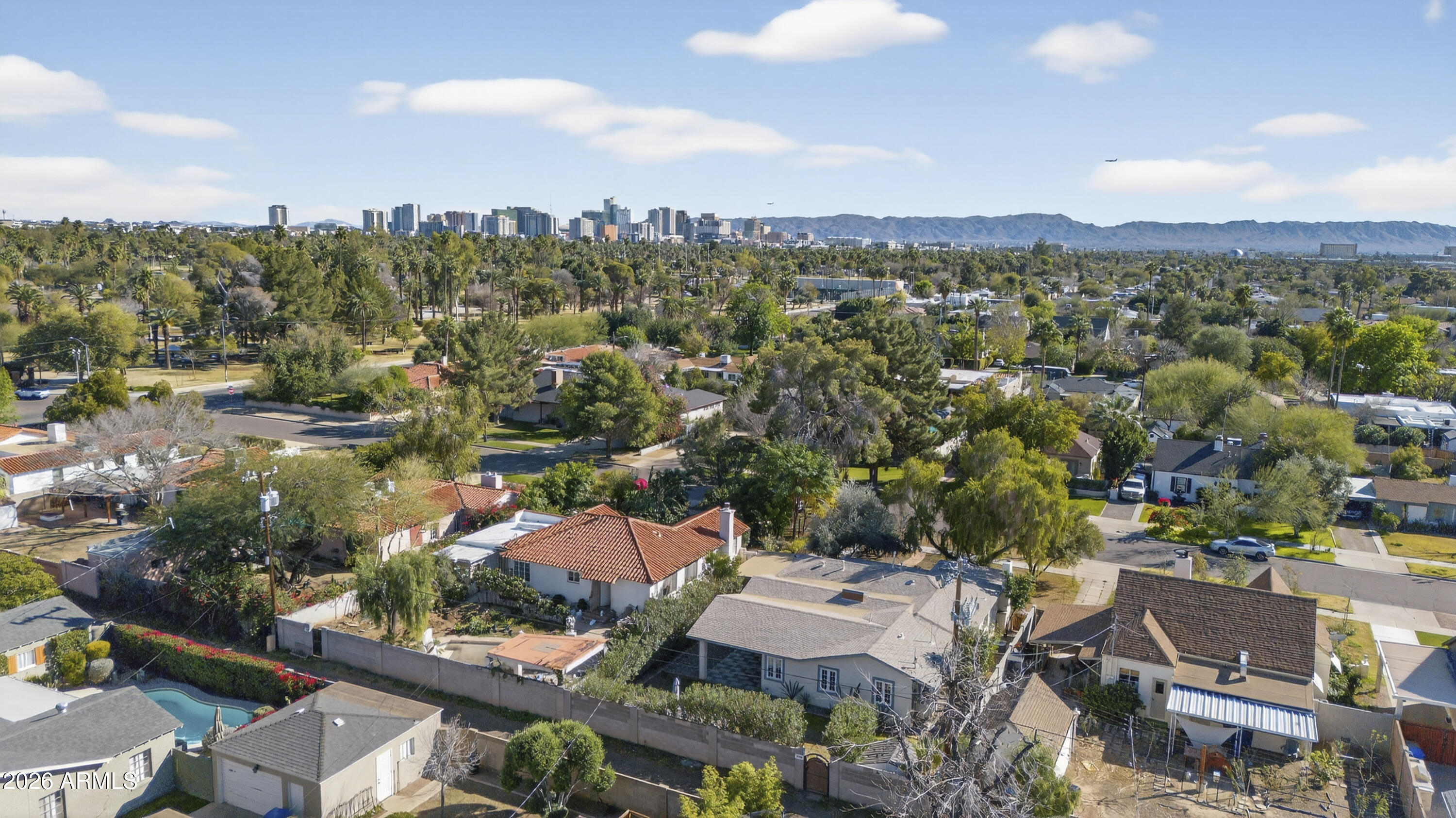 1526 W WILSHIRE Drive