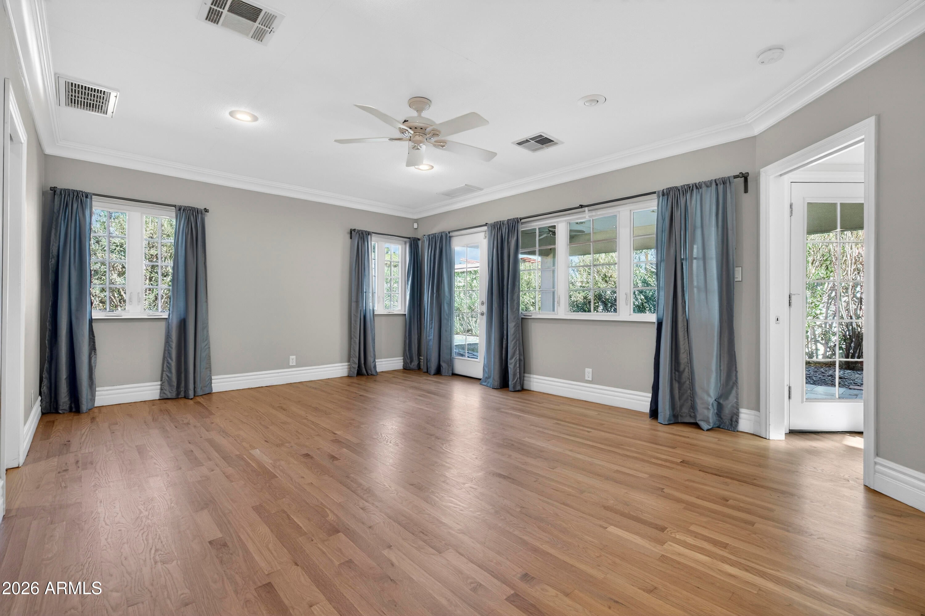 1526 W WILSHIRE Drive
