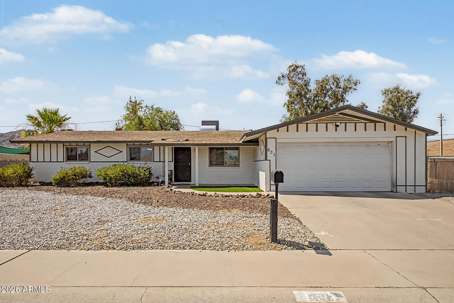 601 E EUCLID Avenue