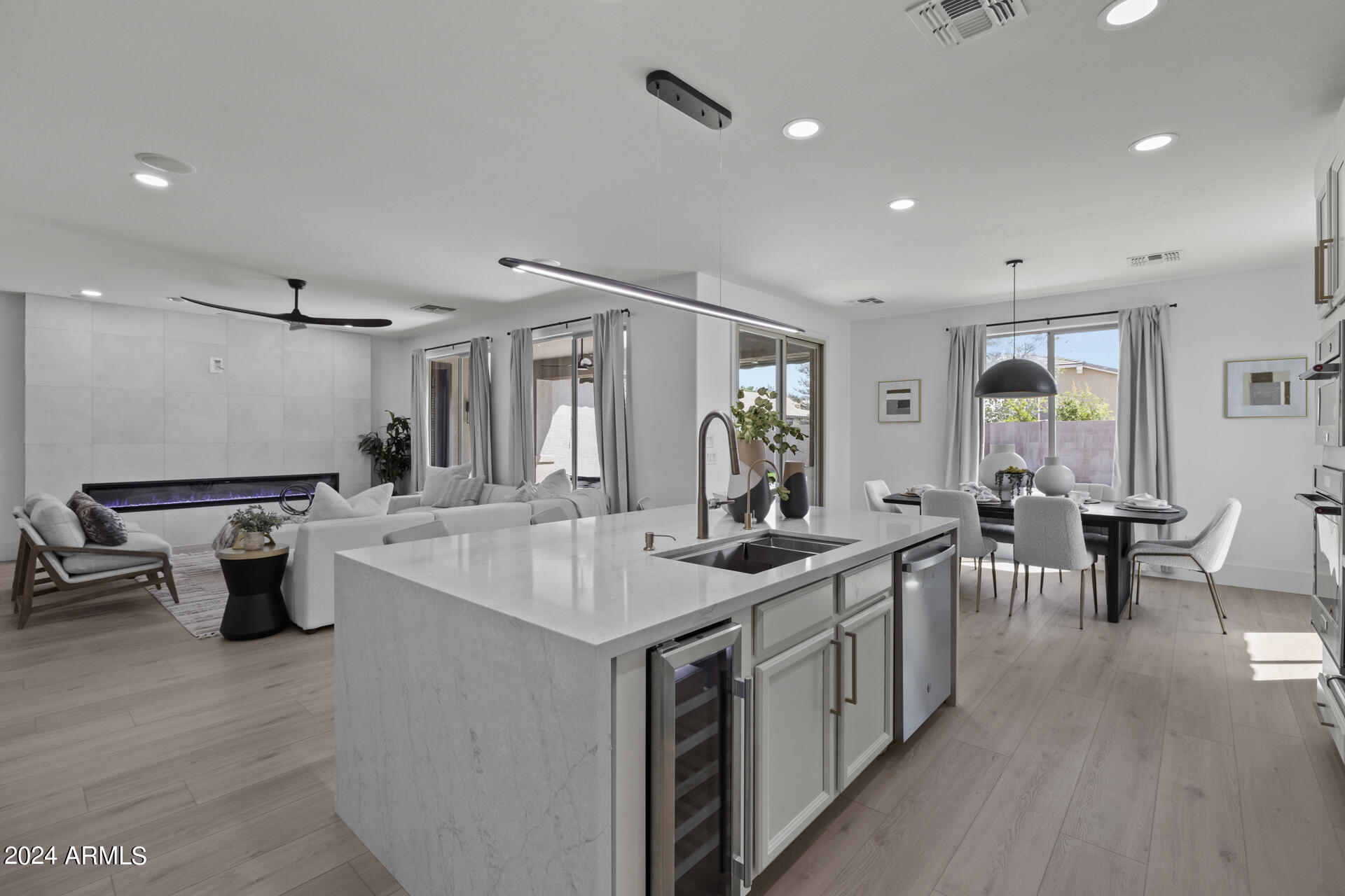 205 W BLUE RIDGE Way
