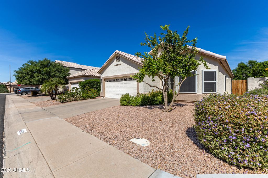 Photo of 240 W Ensueno Street, Gilbert, AZ 85233 (MLS # 7002758)