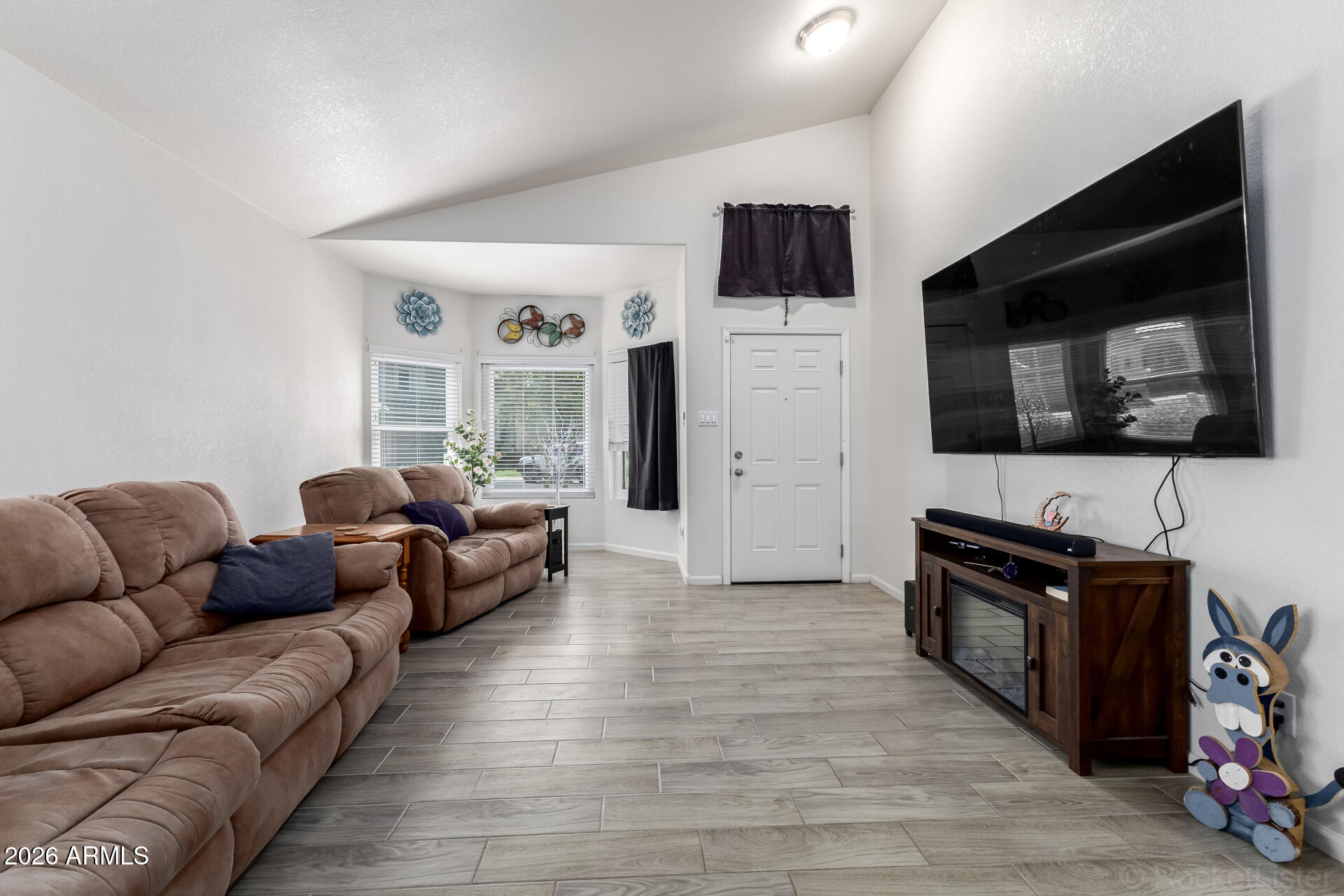 240 W ENSUENO Street