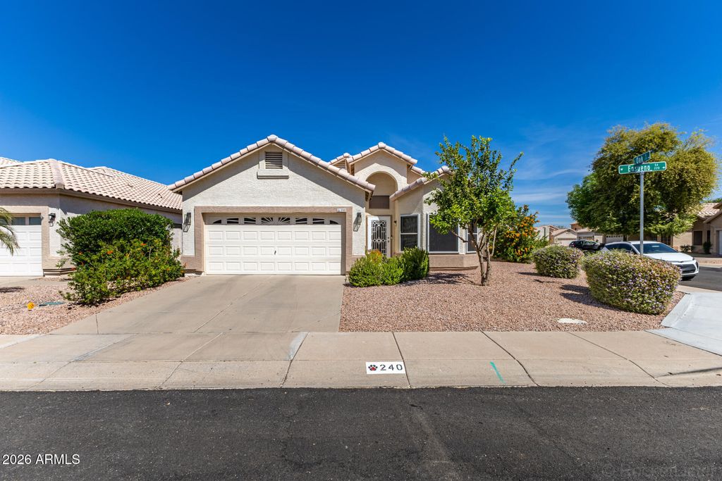 Photo of 240 W Ensueno Street, Gilbert, AZ 85233 (MLS # 7002758)
