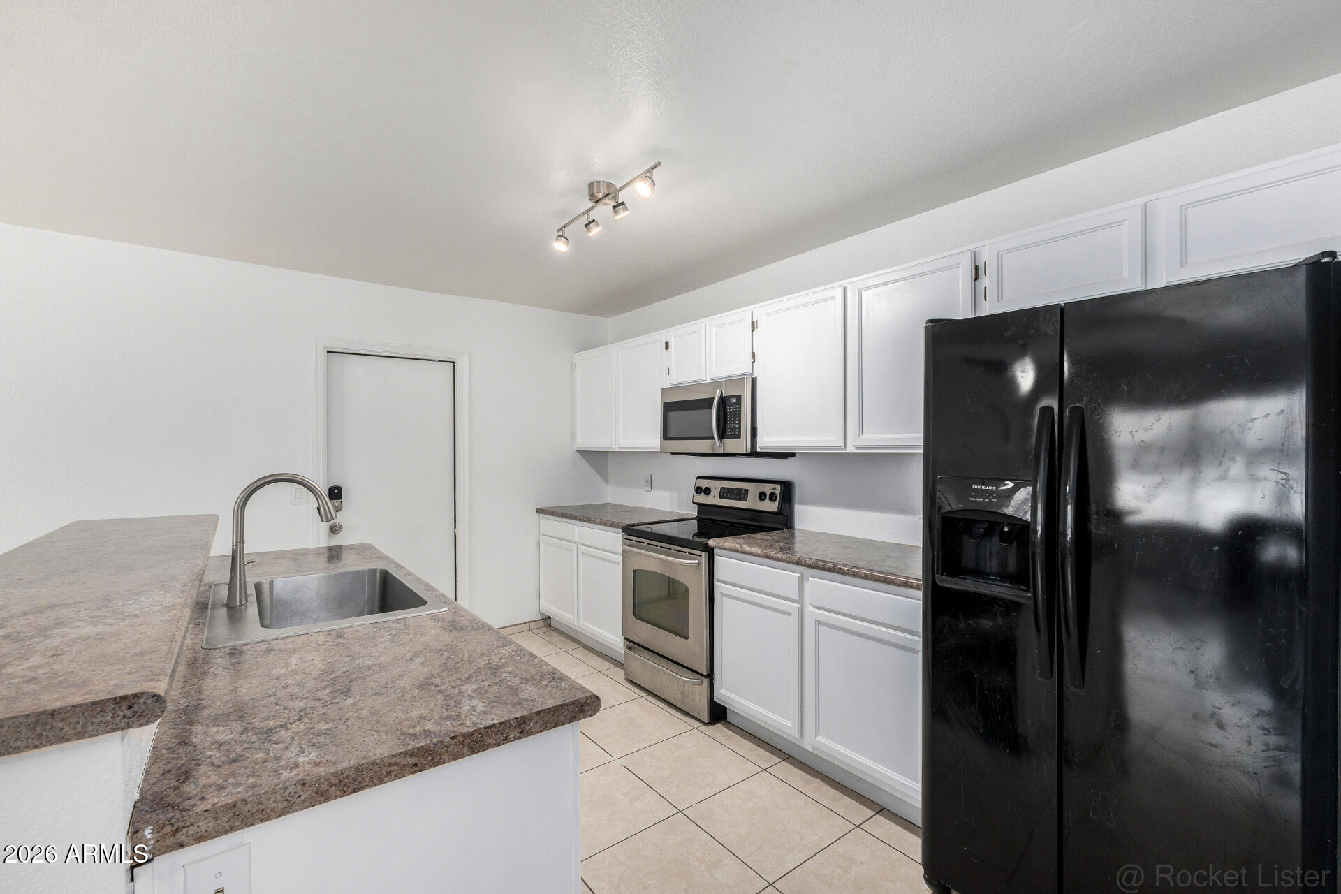 8704 W BLUEFIELD Avenue