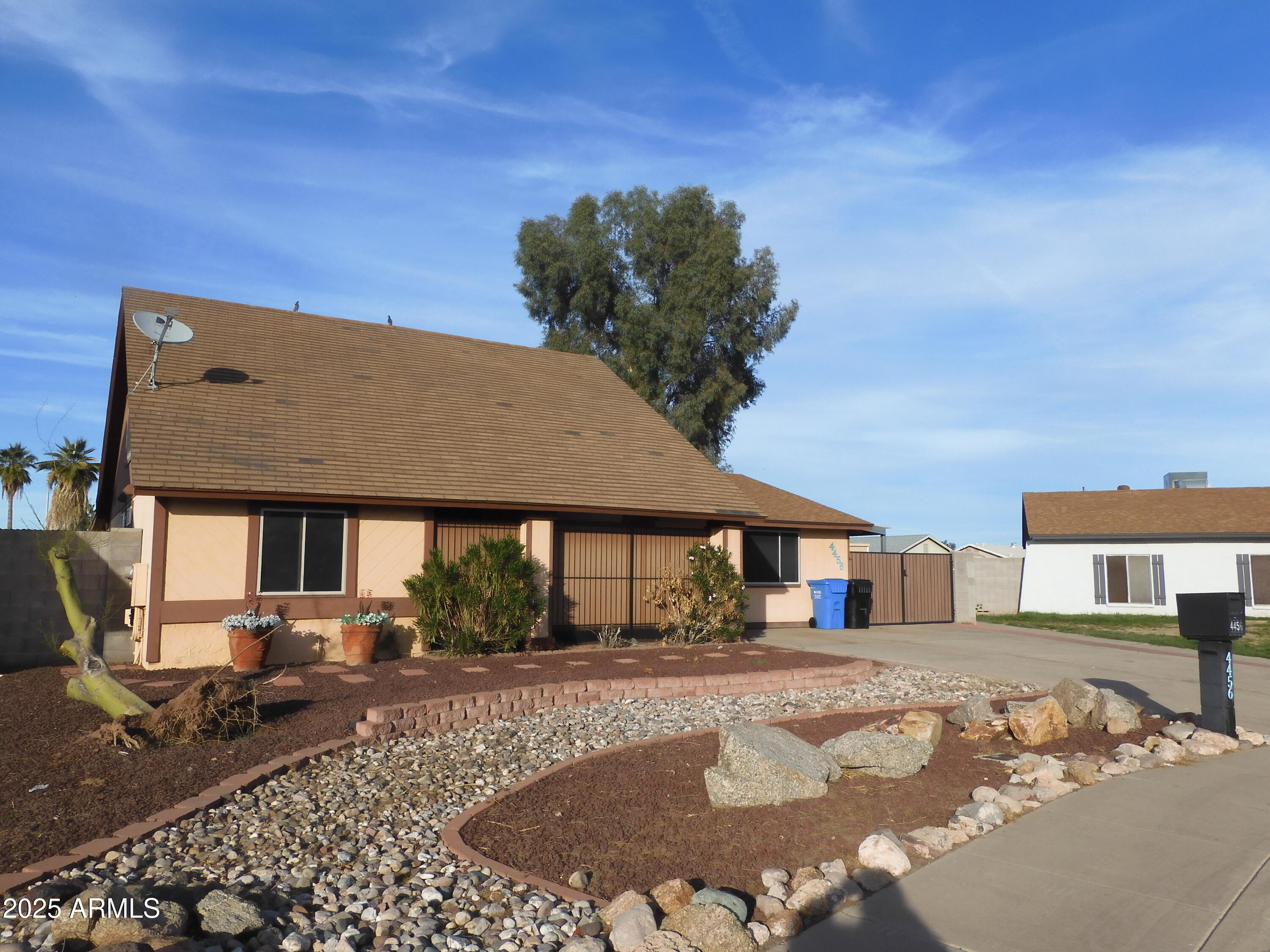 4456 E HIDALGO Avenue