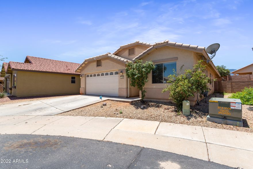 Make it a HOLIDAY everyday in your new home. 4 bedrooms/2 bathrooms split floor plan house located in highly desired Holiday subdivision. Located on a cul de sac. Living space of this home is open concept with kitchen to dining area and family room. Tile floors through out the main home and carpets in bedrooms. Backyard is a blank slate to make what you dream it to be to spend your southern Arizona days and nights.