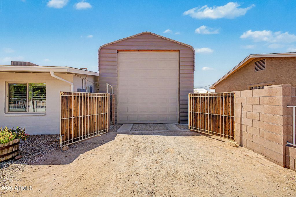 Photo of 550 S Signal Butte Road, Mesa, AZ 85208 (MLS # 7024984)