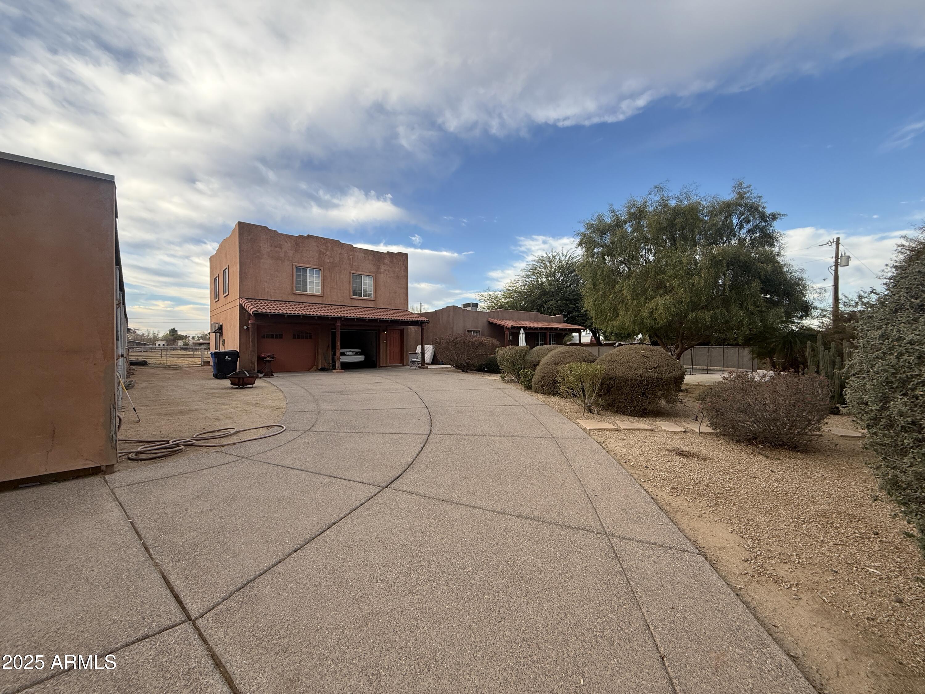 667 E PONY Lane