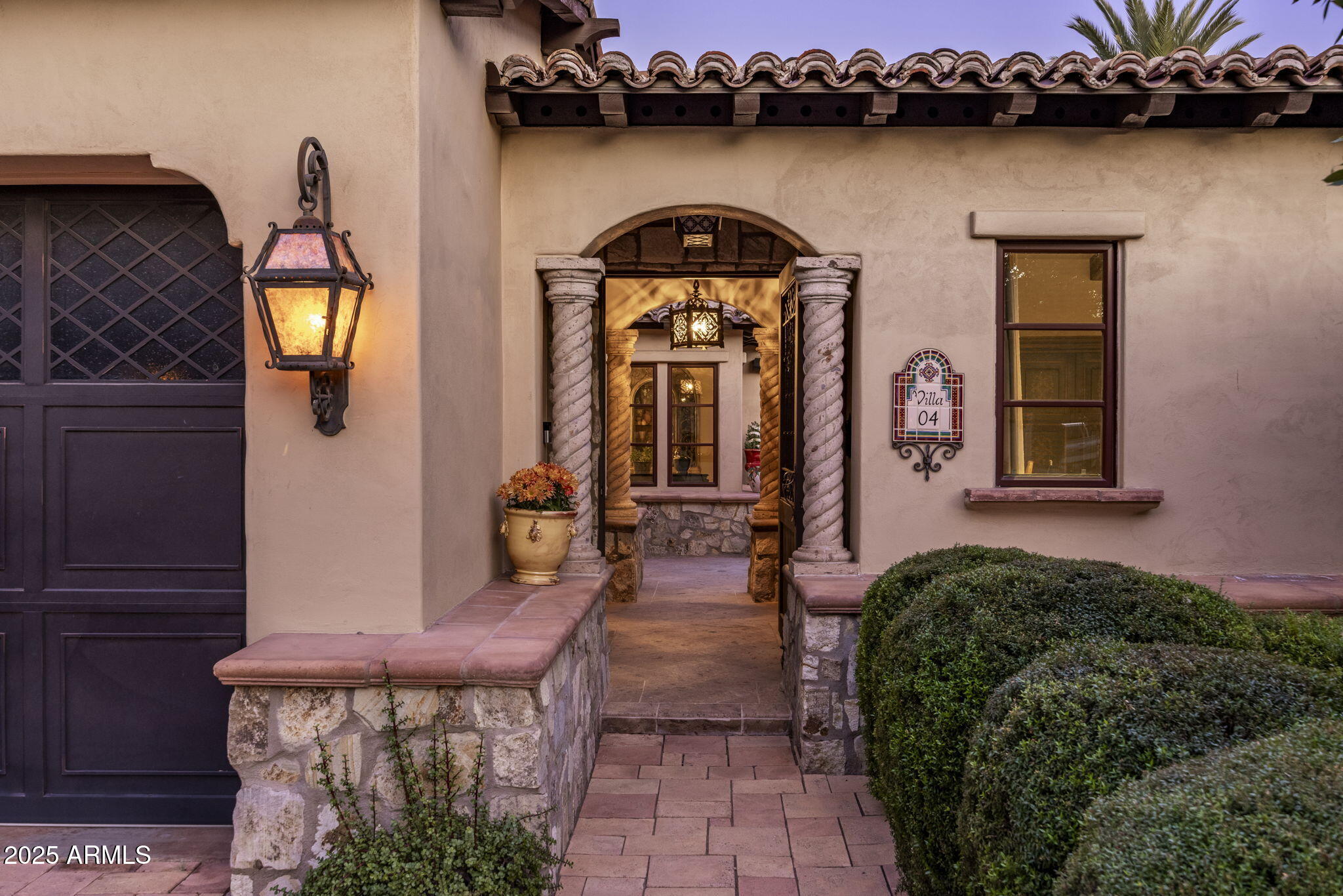 4949 E LINCOLN Drive 4