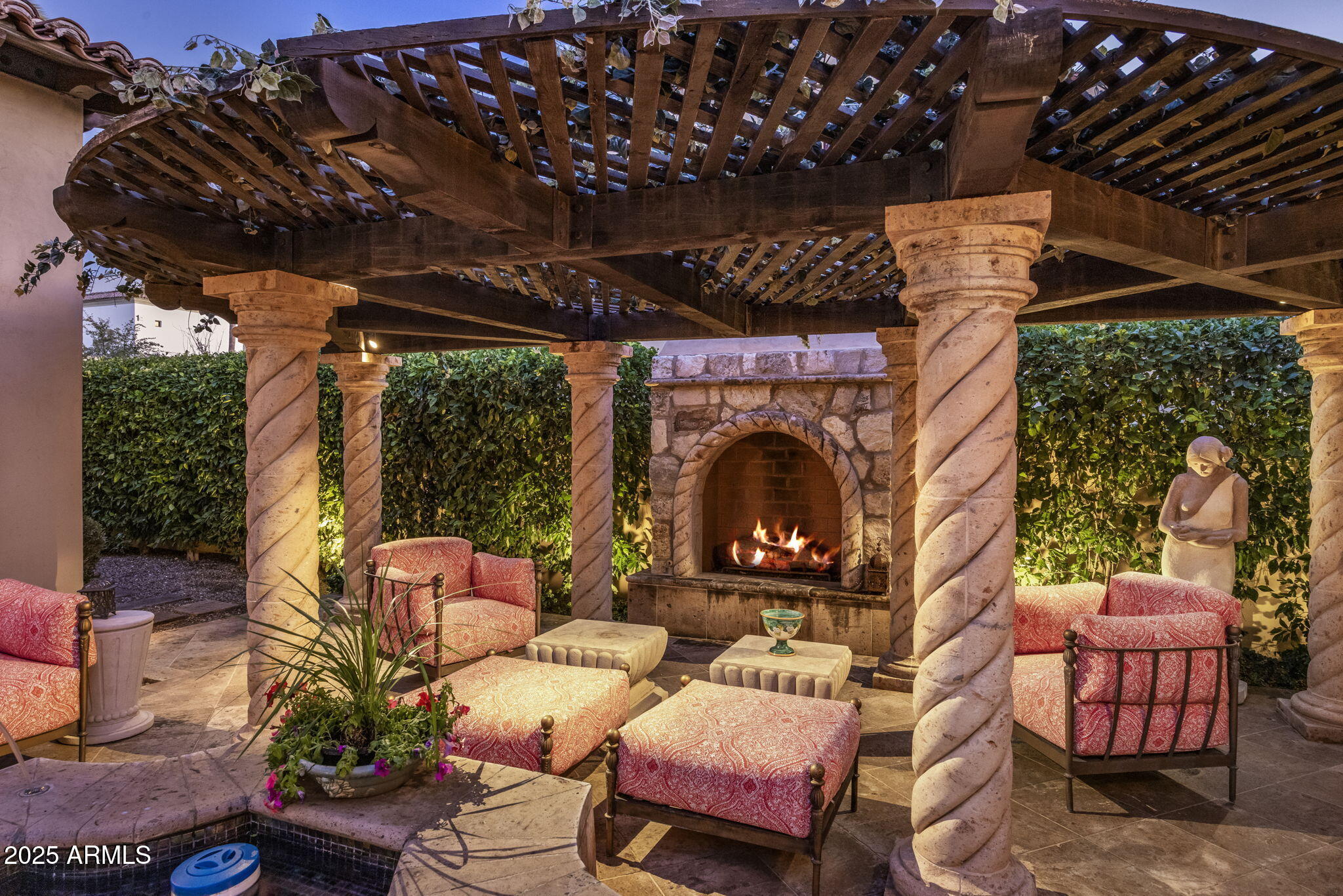 4949 E LINCOLN Drive 4