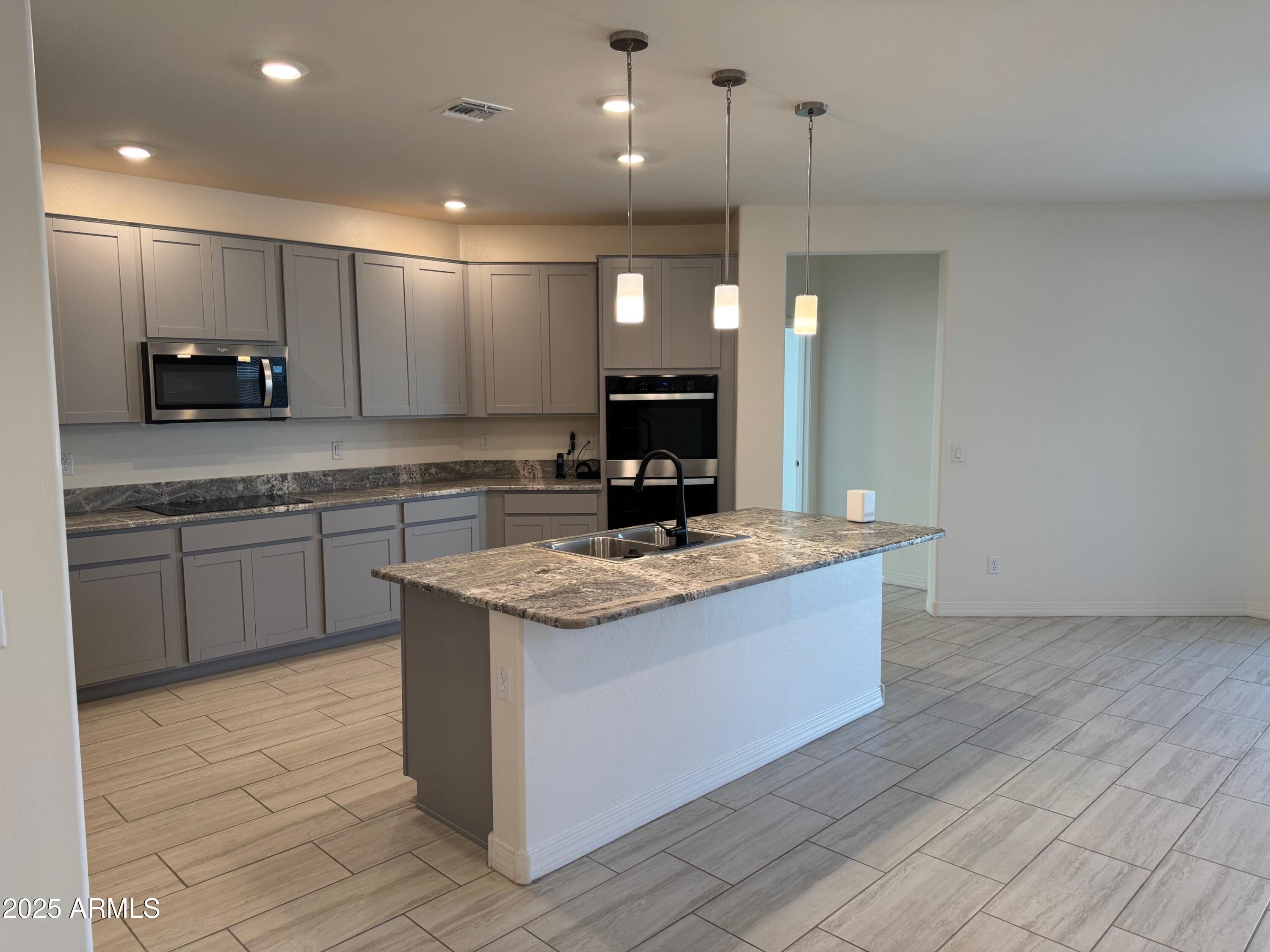 2538 W CHANUTE Pass