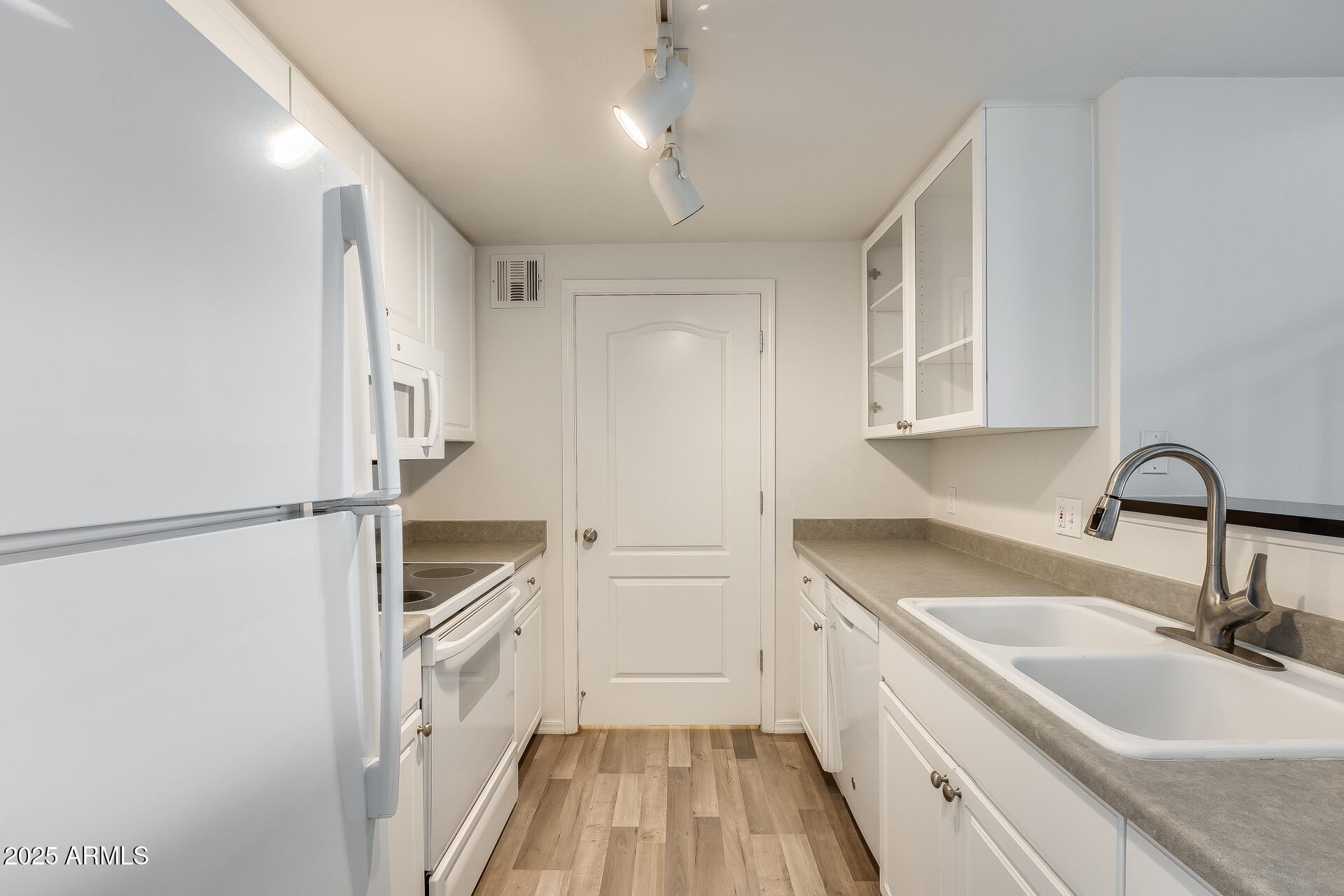 1701 E COLTER Street 453