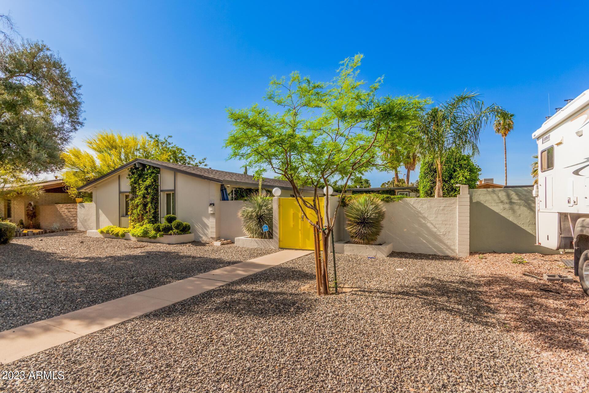 2414 W Paradise Drive