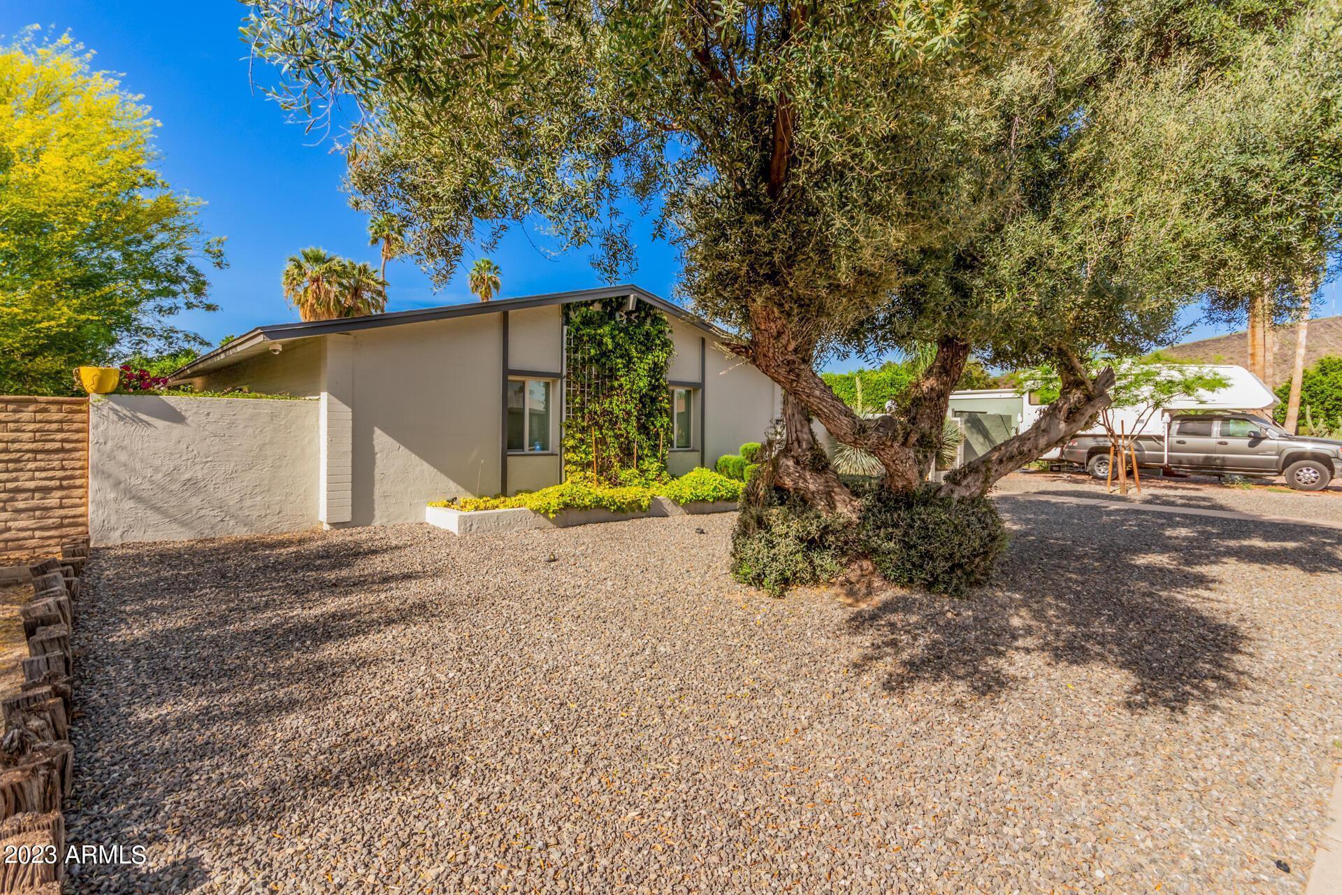 2414 W Paradise Drive