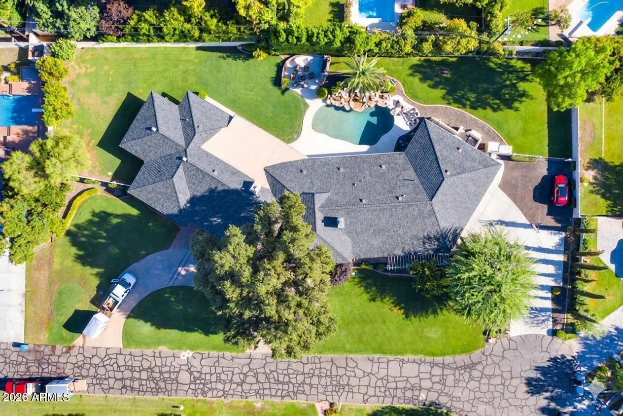 330 W LAWRENCE Road