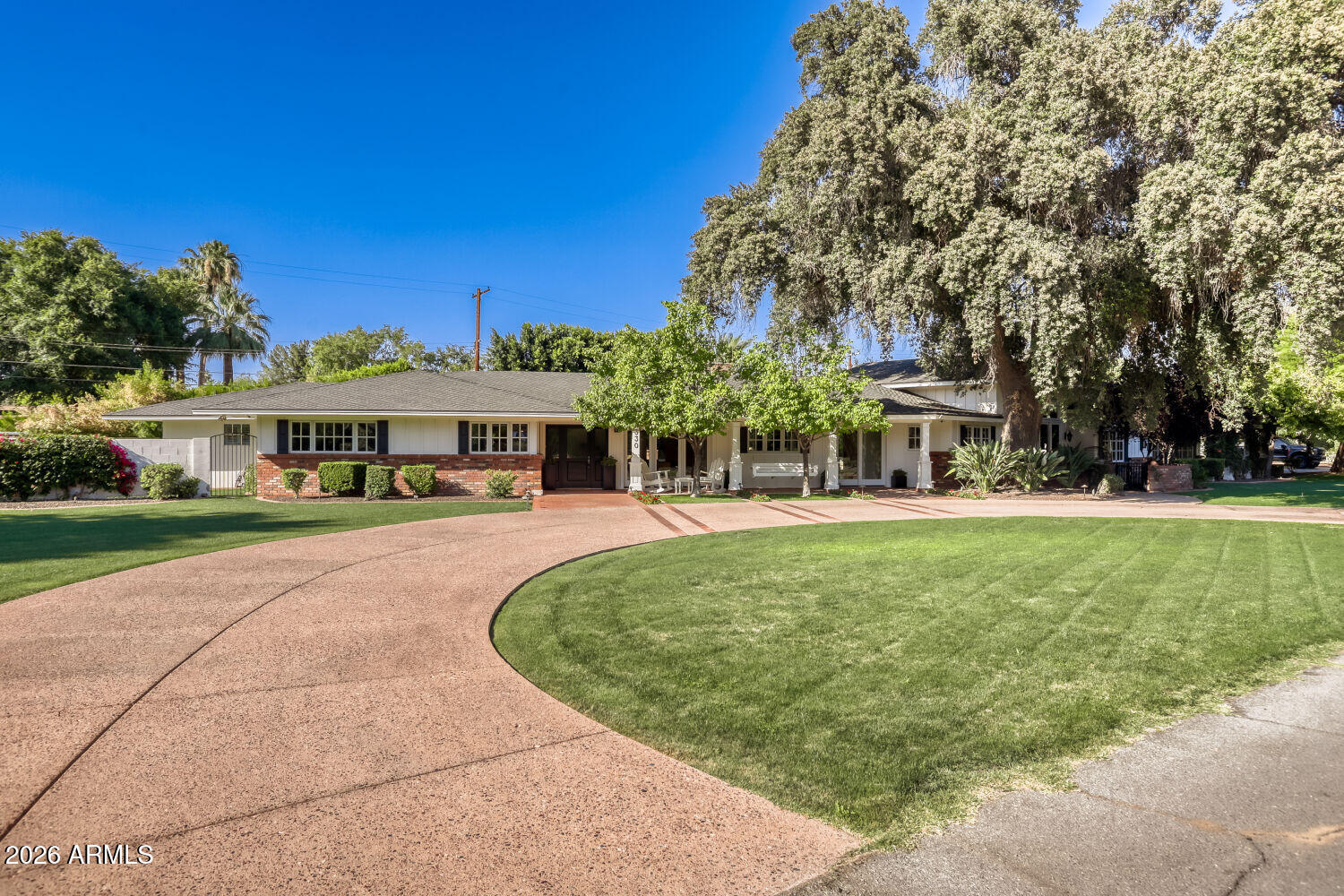 330 W LAWRENCE Road