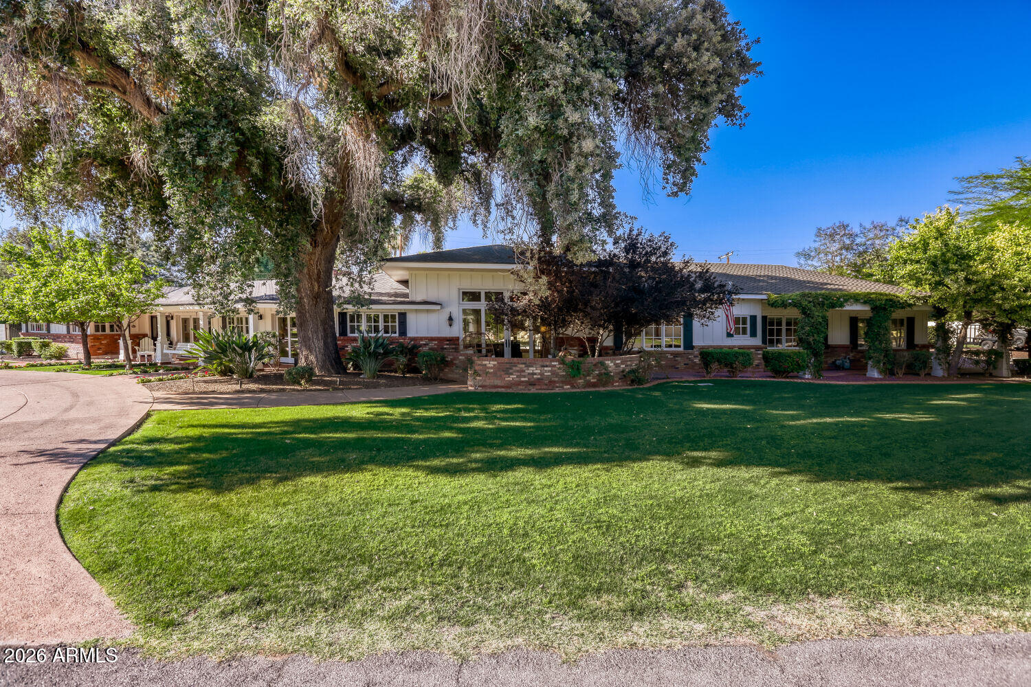 330 W LAWRENCE Road
