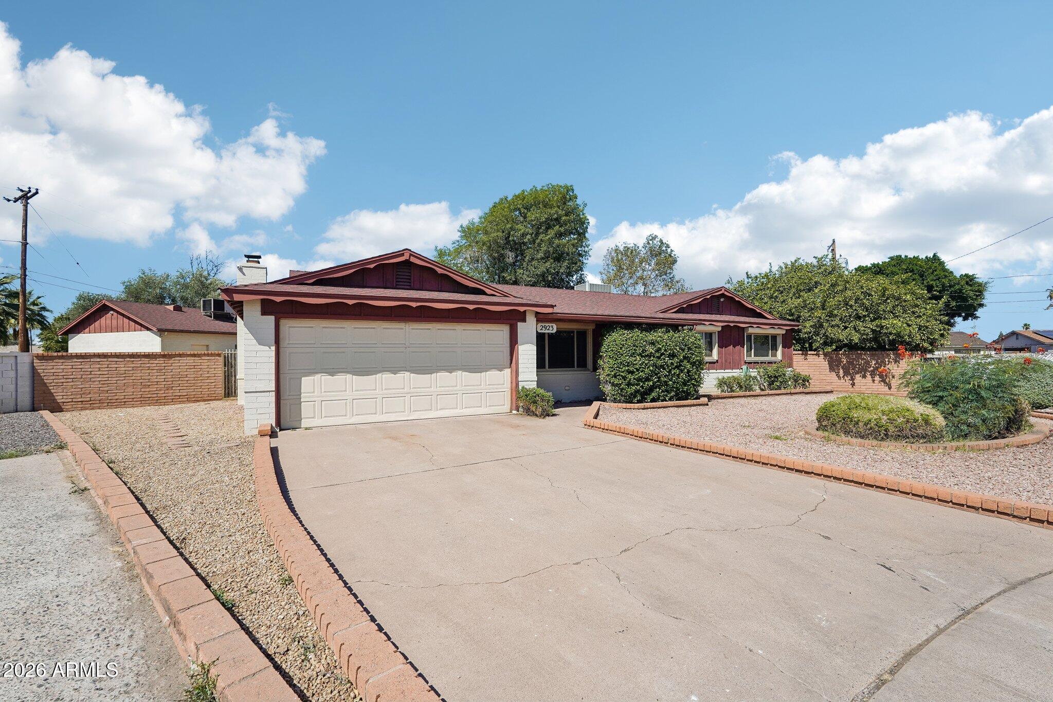 2923 W WINDROSE Drive