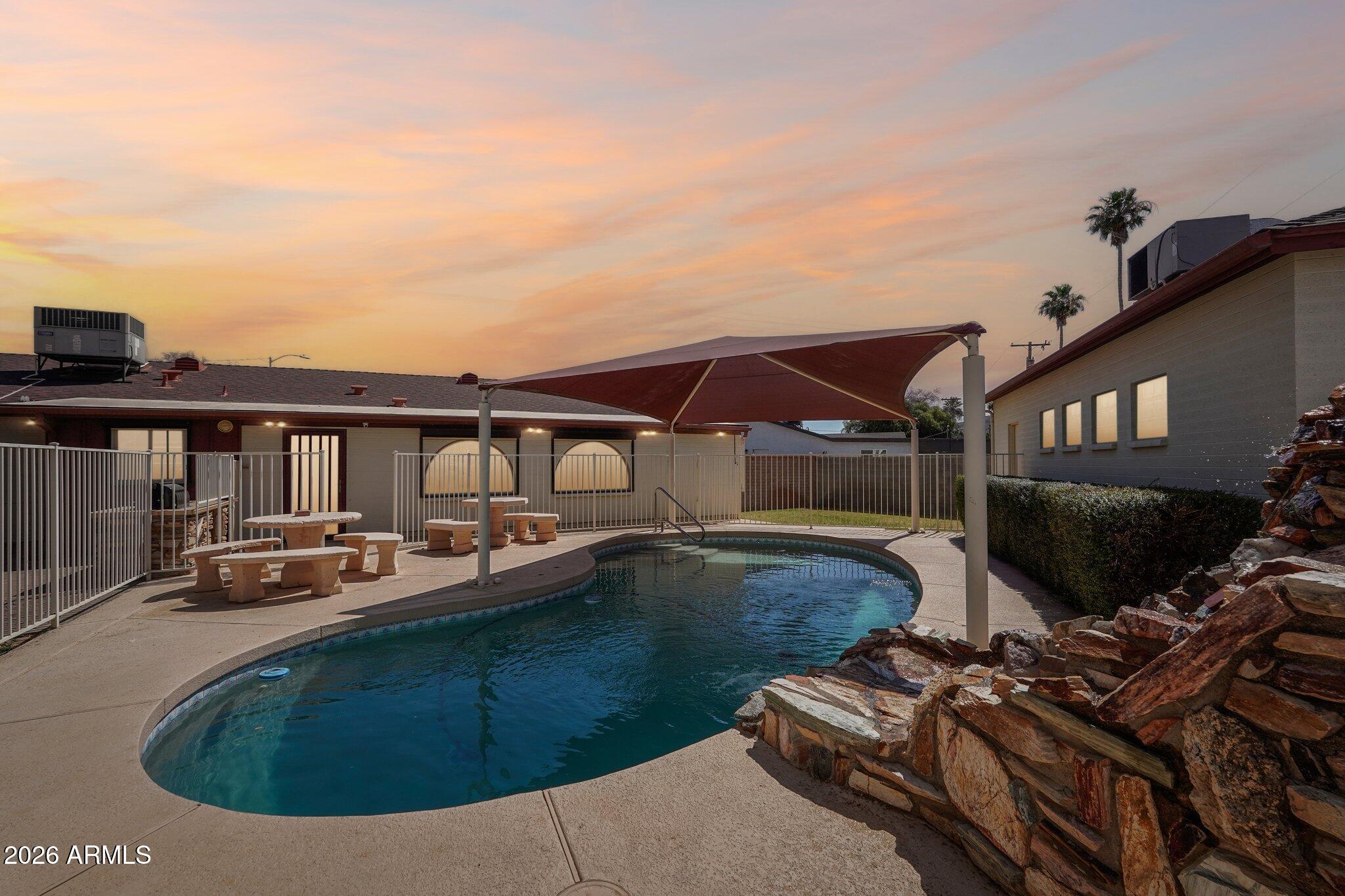 2923 W WINDROSE Drive