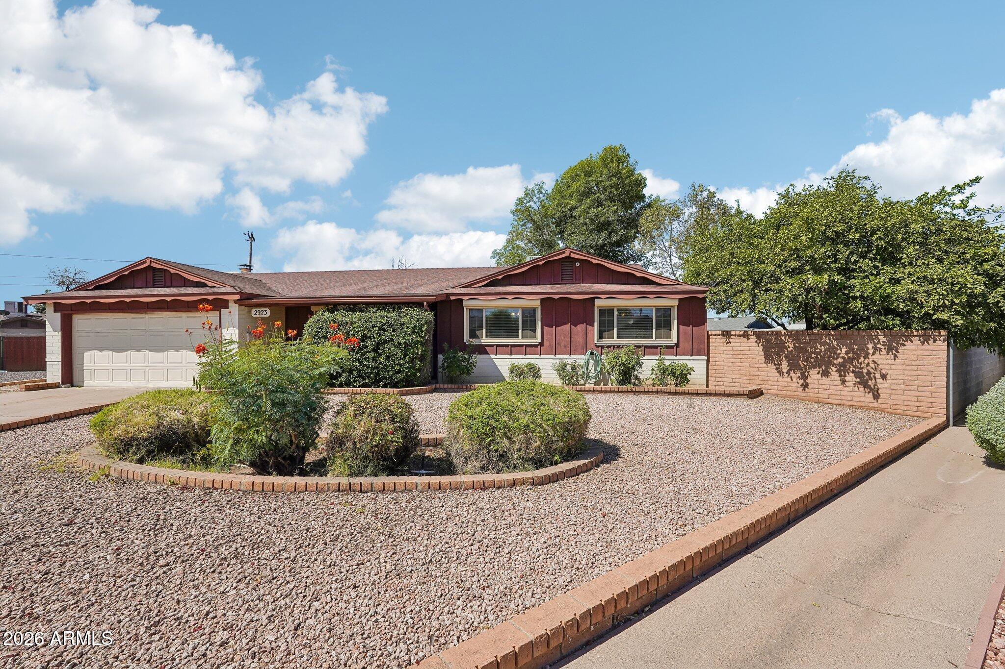 2923 W WINDROSE Drive