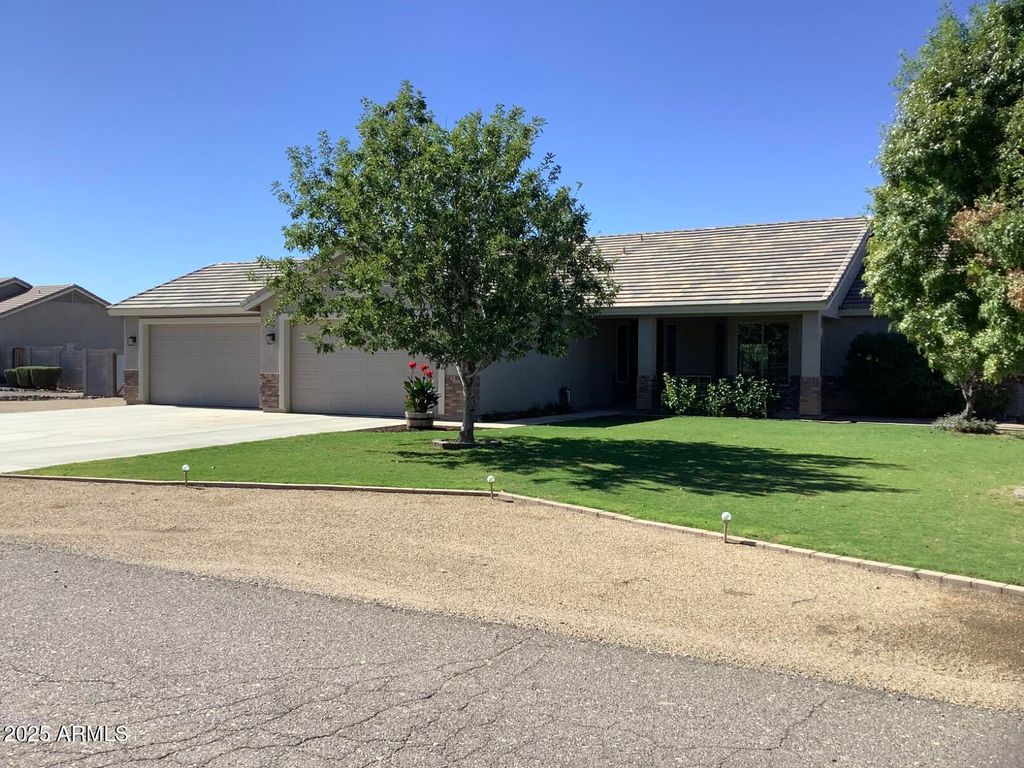 Photo of 24710 S 210th Place, Queen Creek, AZ 85142 (MLS # 6954191)