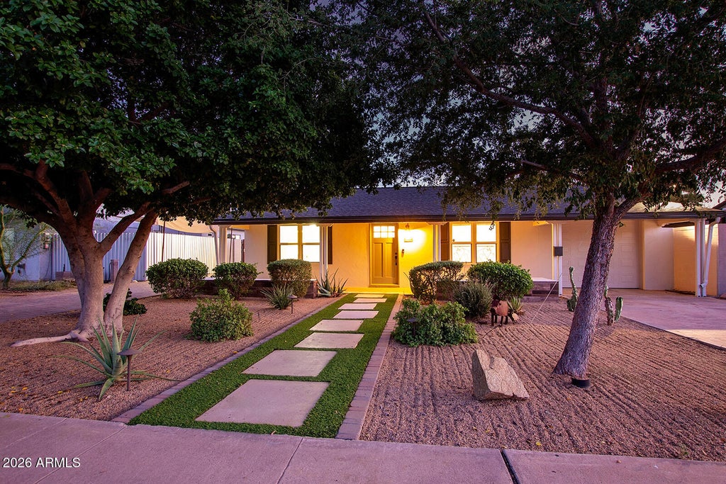 Photo of 1229 E Oregon Avenue, Phoenix, AZ 85014 (MLS # 7092836)