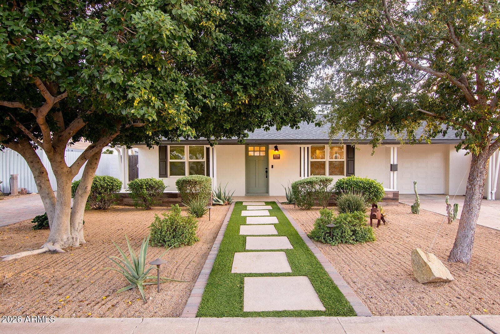 1229 E OREGON Avenue