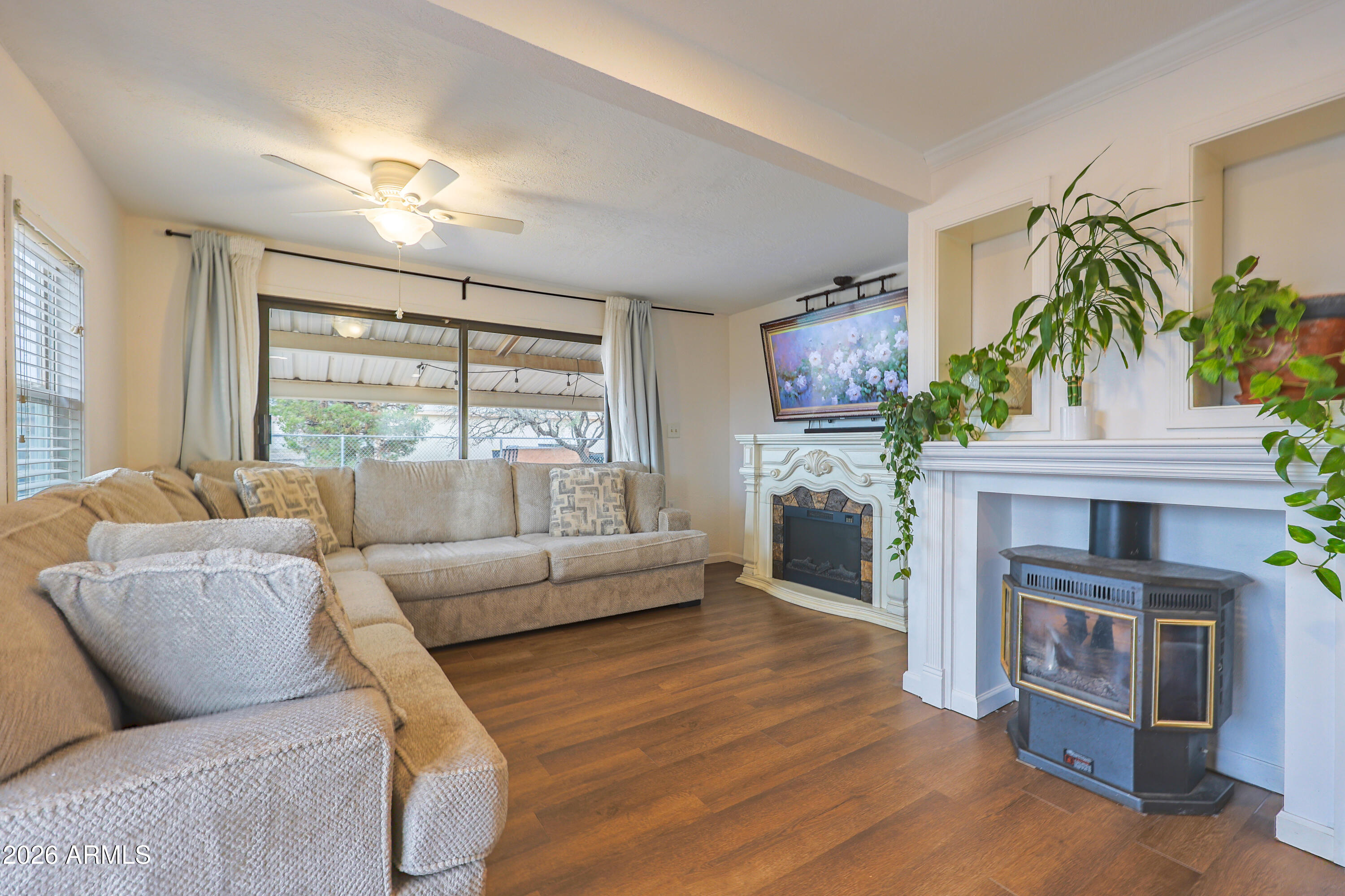 165 E Via Mercado --