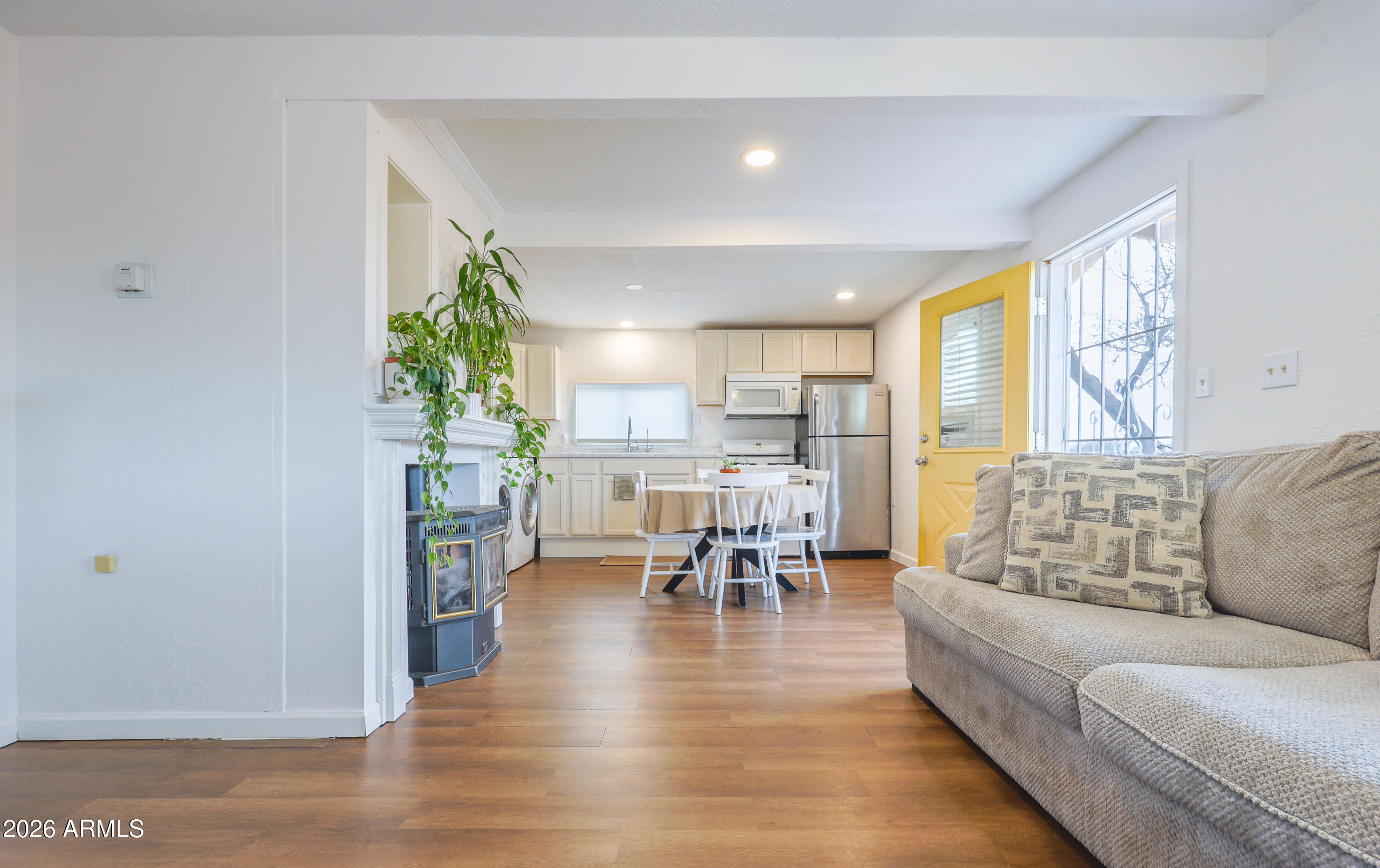 165 E Via Mercado --