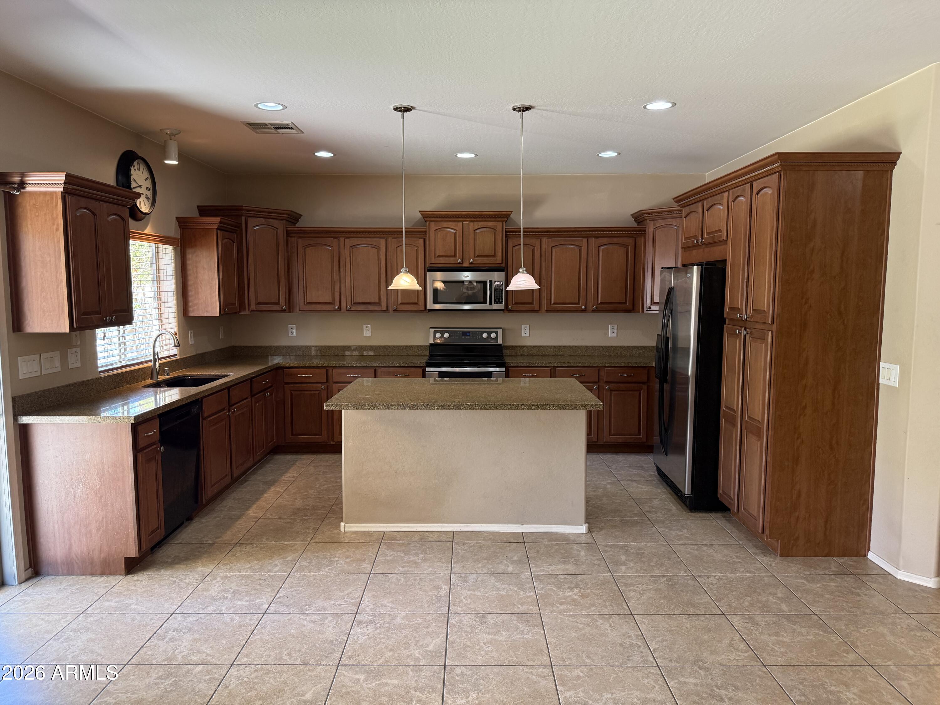 2345 W SKINNER Drive