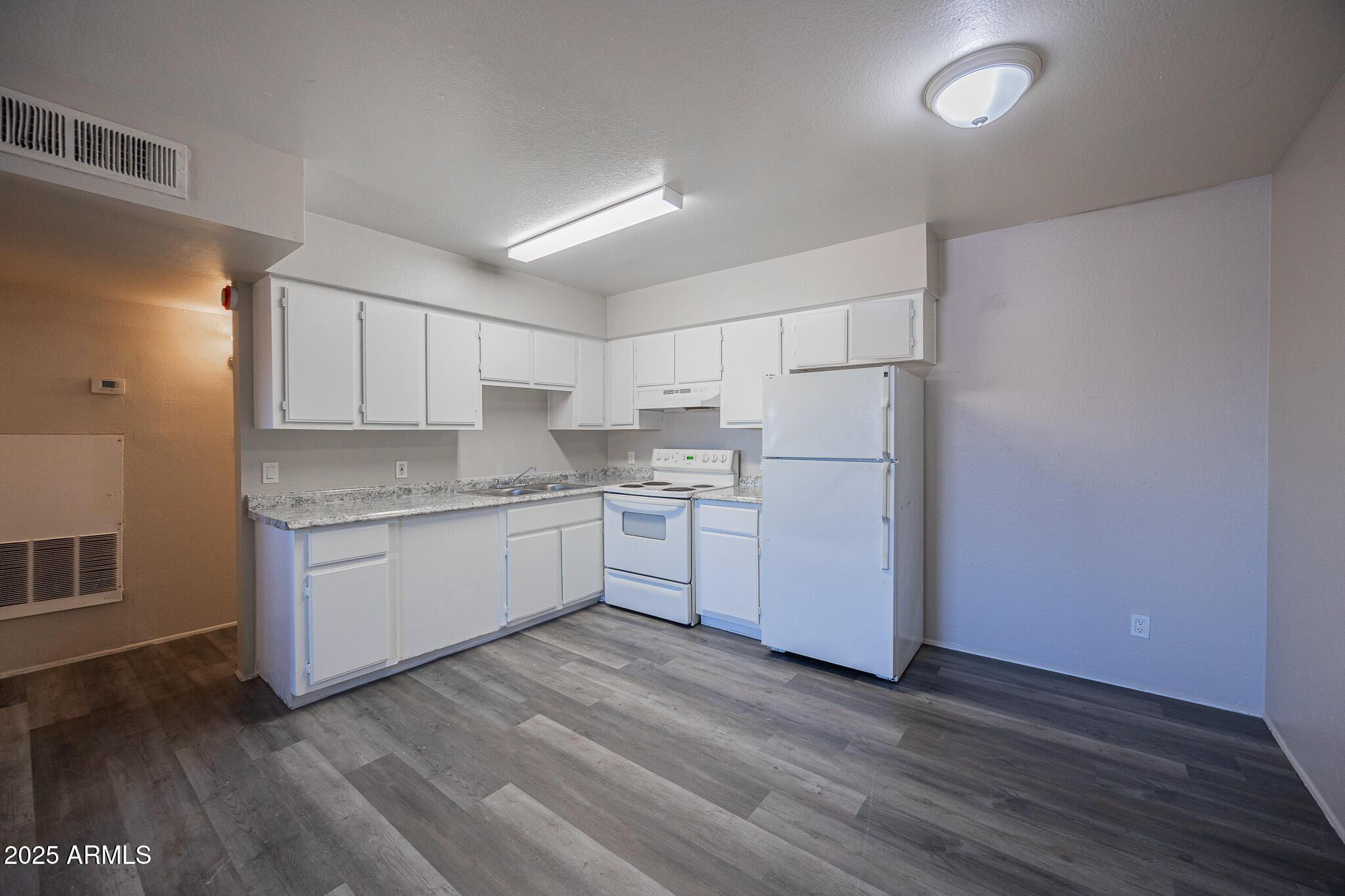 1703 W MOUNTAIN VIEW Road 14