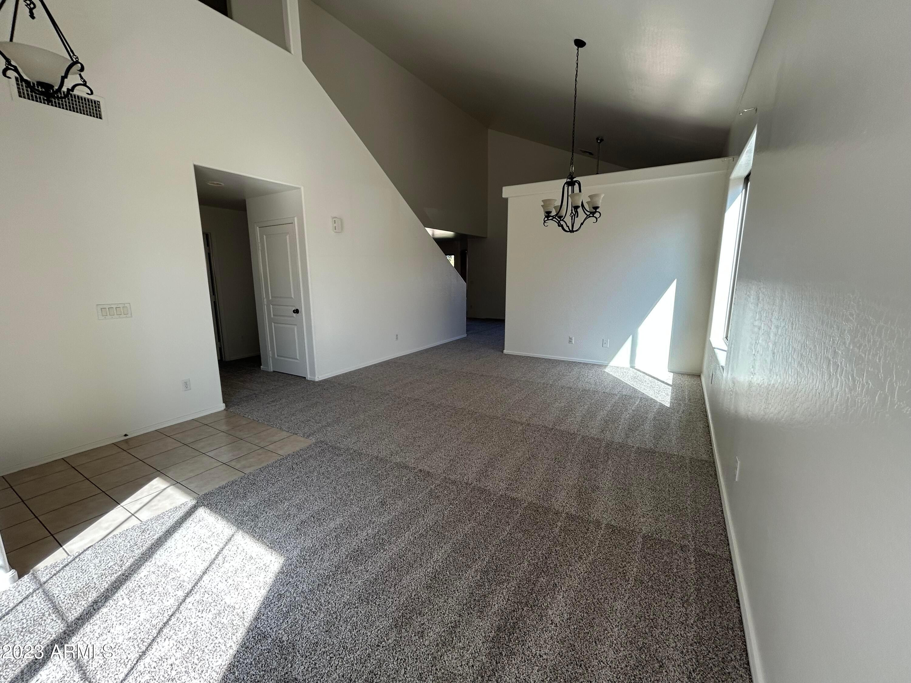 2640 E Silversmith Trail