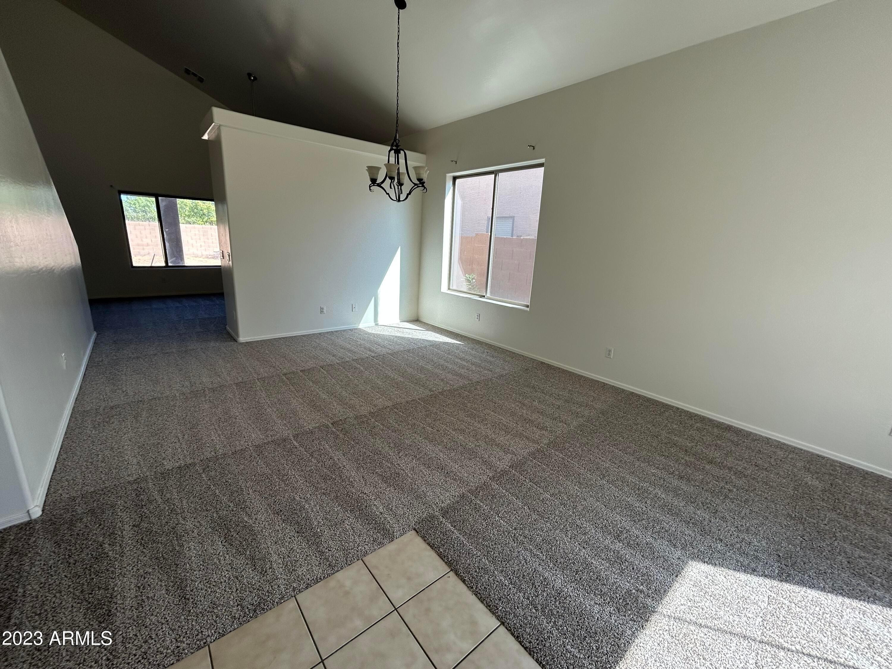 2640 E Silversmith Trail