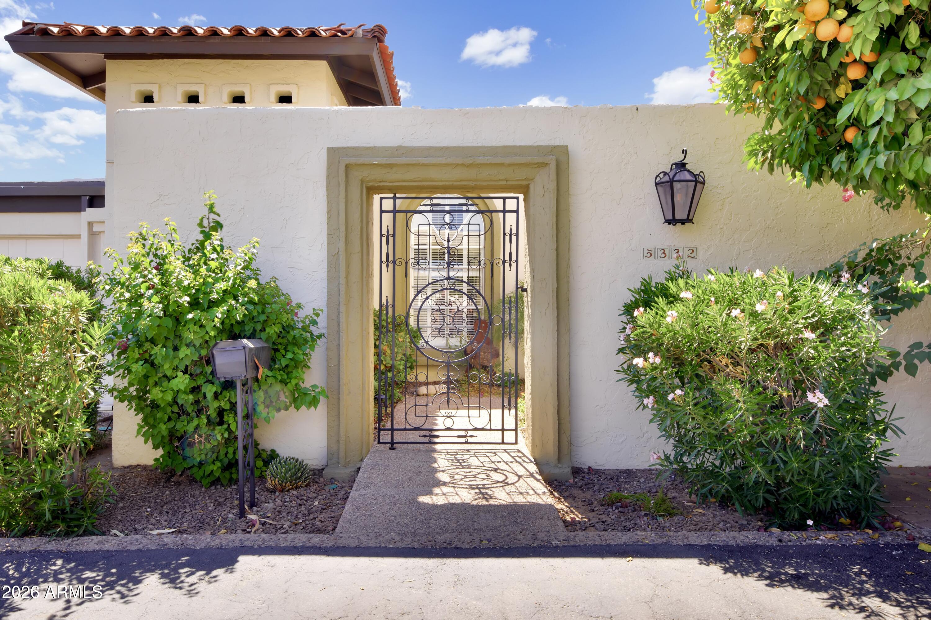 5332 N Questa Tierra Drive