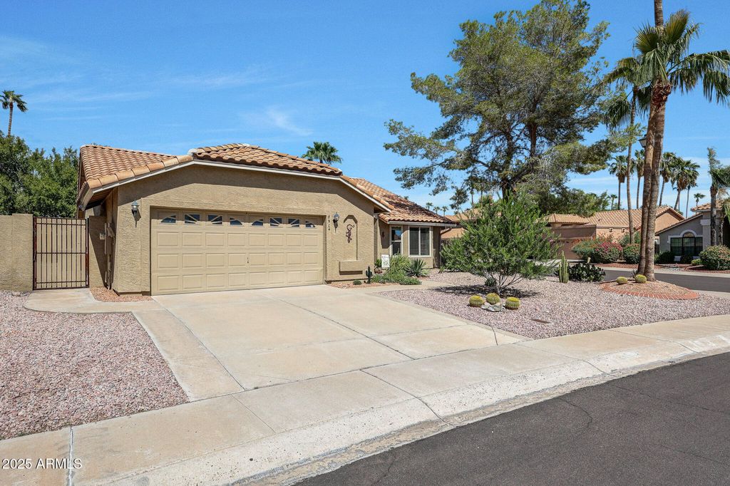 Photo of 6904 W Kristal Way, Glendale, AZ 85308 (MLS # 6924721)