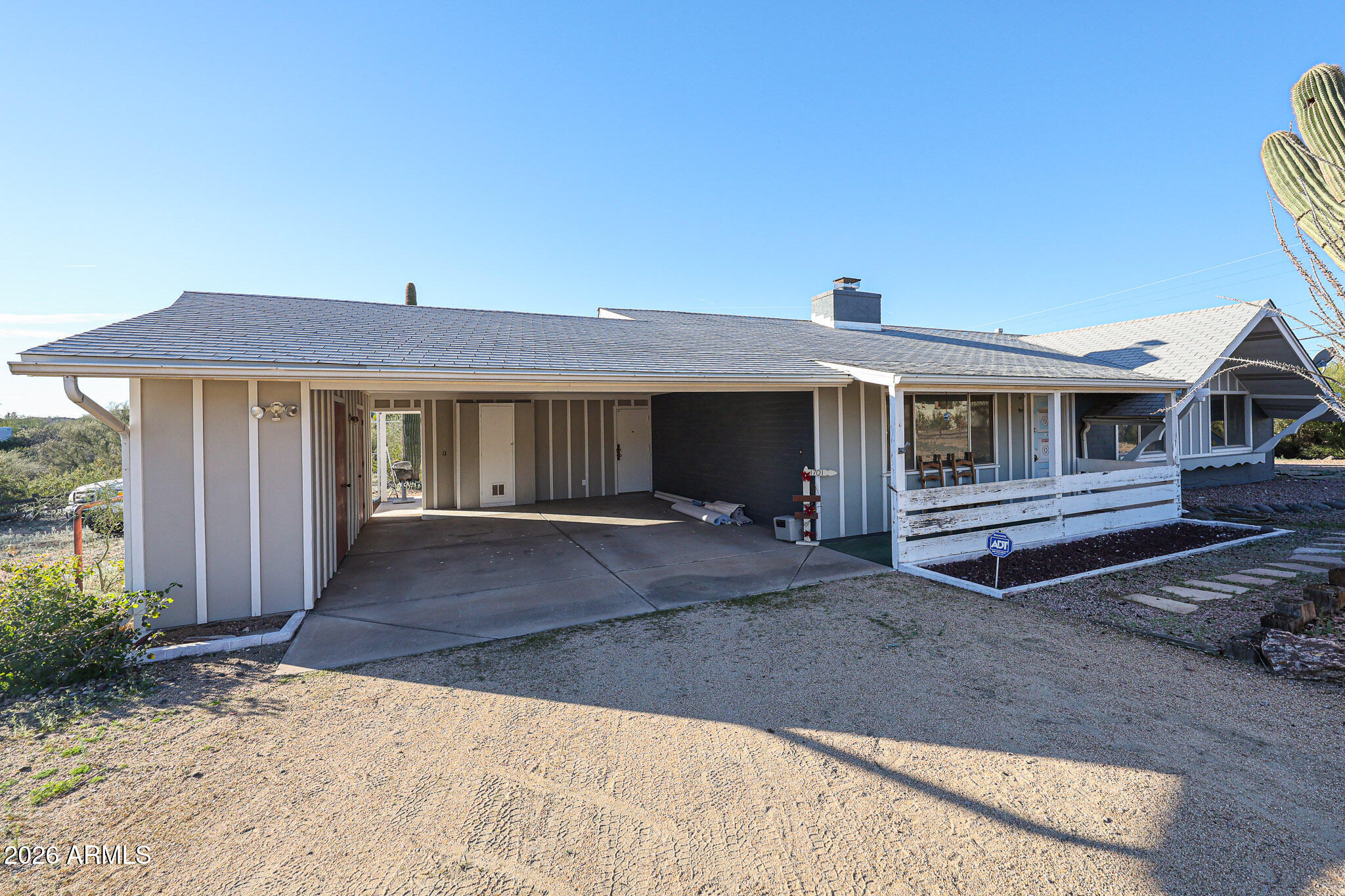 1701 E LAS PALMARITAS Drive