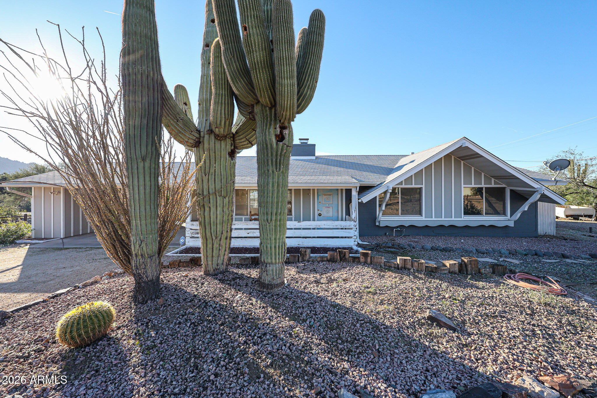 1701 E LAS PALMARITAS Drive