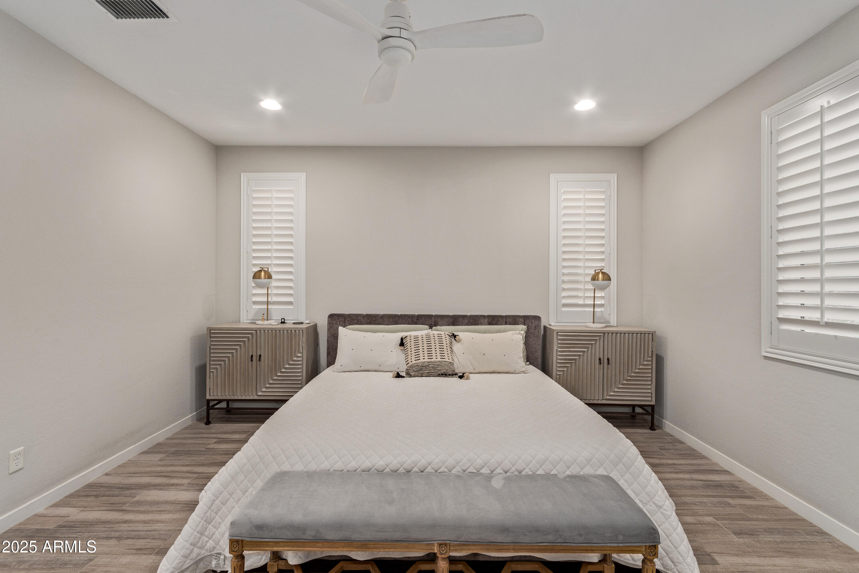 Tempe, Arizona 85284, United States, 4 Bedrooms Bedrooms, ,3 BathroomsBathrooms,Residential,Pending,8815