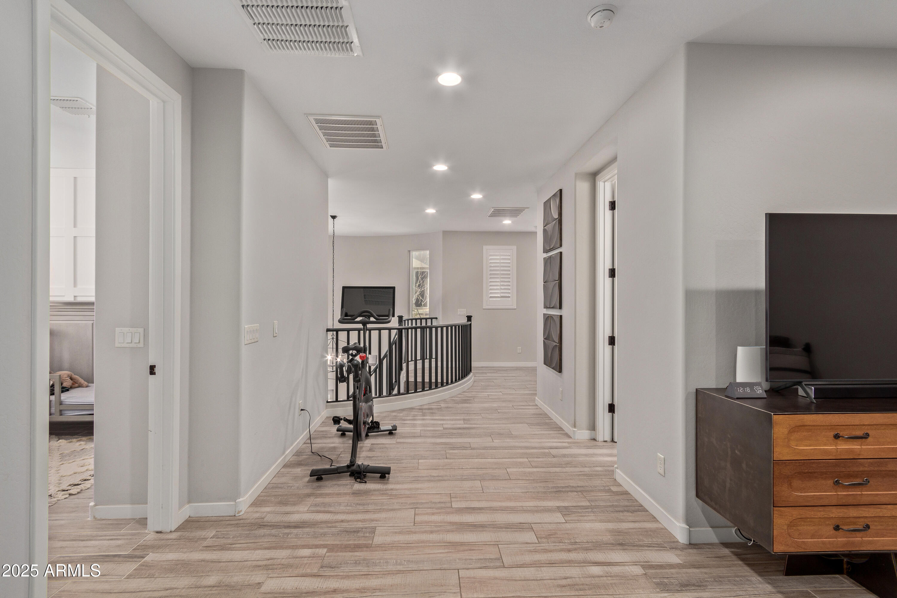 Tempe, Arizona 85284, United States, 4 Bedrooms Bedrooms, ,3 BathroomsBathrooms,Residential,Pending,8815