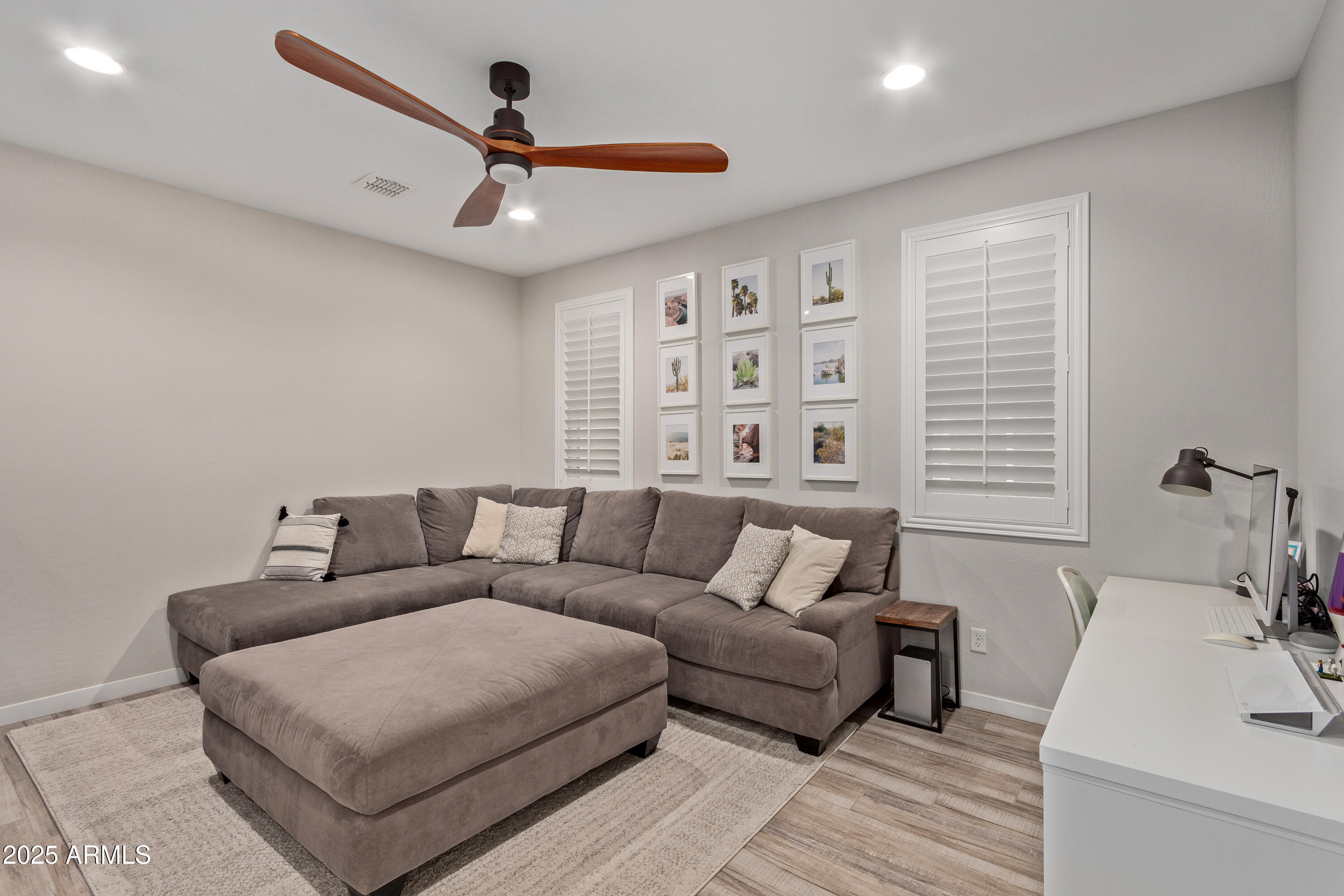 Tempe, Arizona 85284, United States, 4 Bedrooms Bedrooms, ,3 BathroomsBathrooms,Residential,Pending,8815