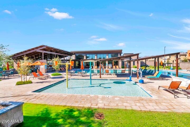 Tempe, Arizona 85284, United States, 4 Bedrooms Bedrooms, ,3 BathroomsBathrooms,Residential,Pending,8815