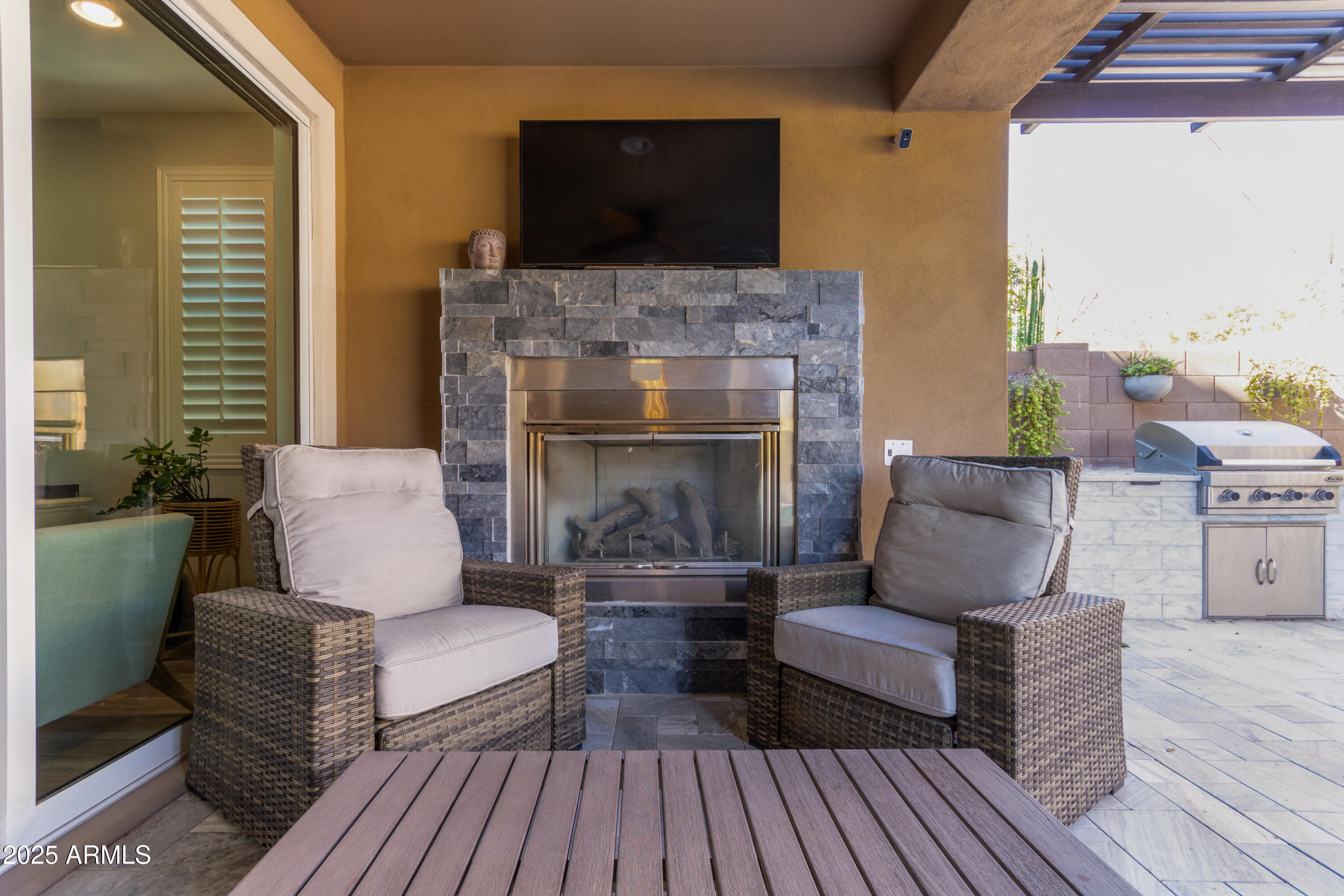 Tempe, Arizona 85284, United States, 4 Bedrooms Bedrooms, ,3 BathroomsBathrooms,Residential,Pending,8815