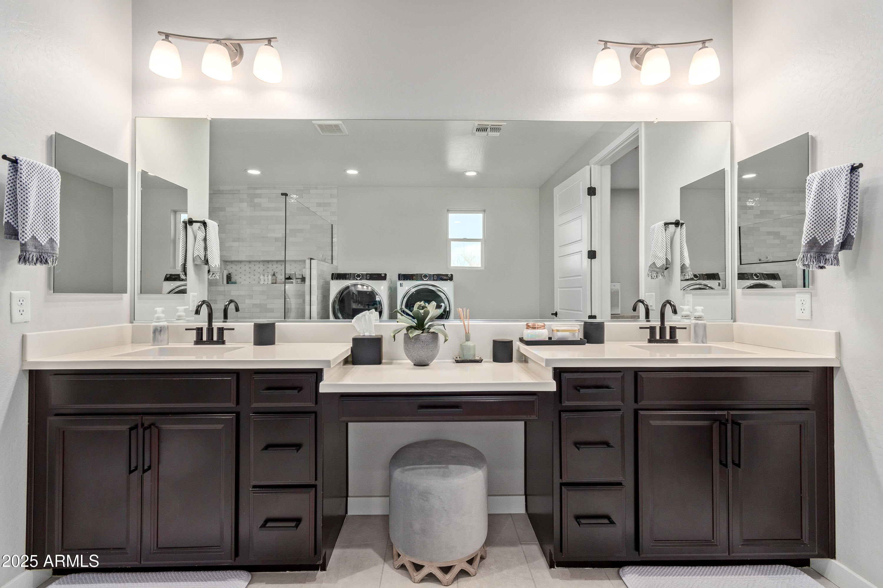 Tempe, Arizona 85284, United States, 4 Bedrooms Bedrooms, ,3 BathroomsBathrooms,Residential,Pending,8815