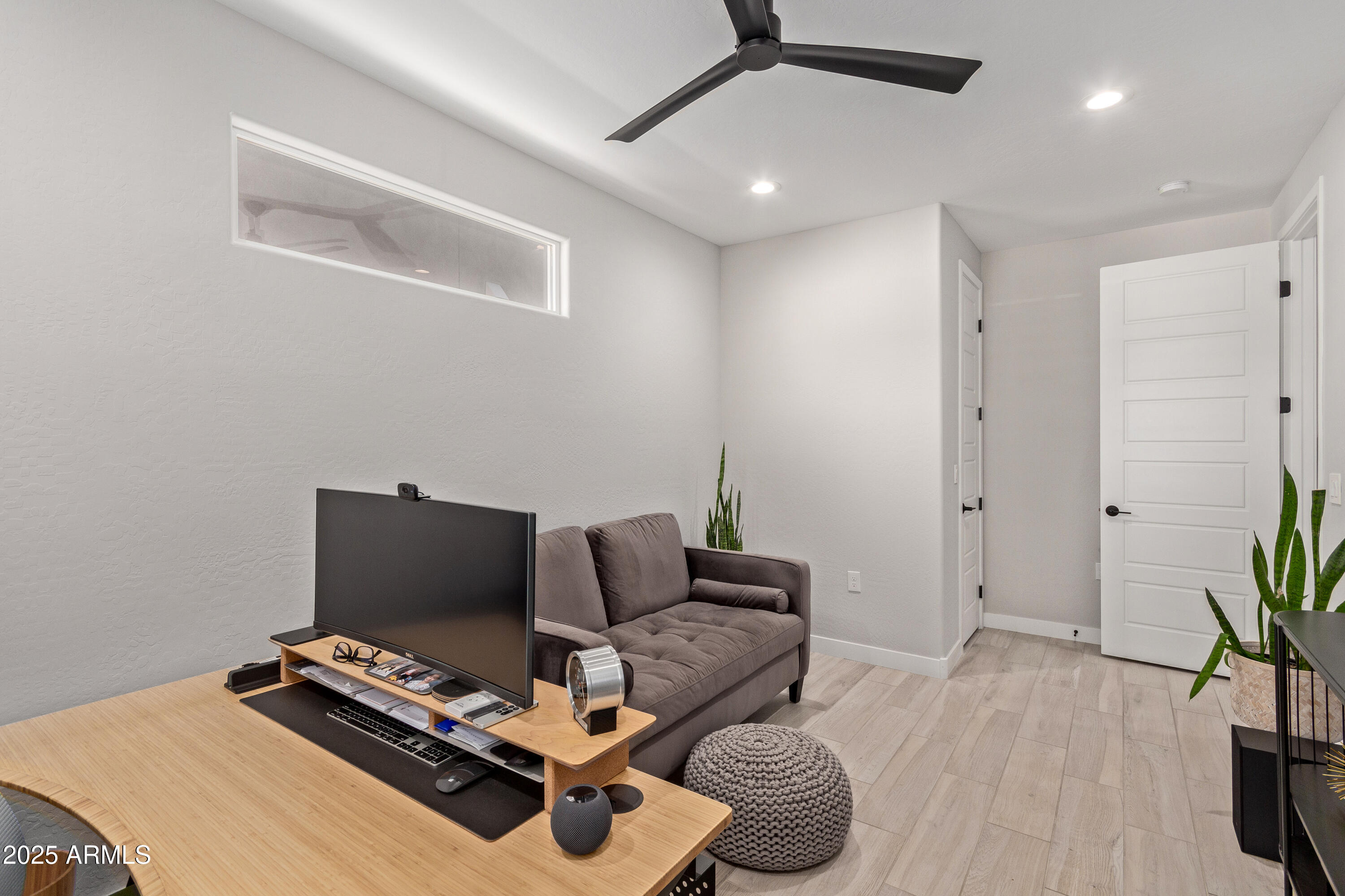 Tempe, Arizona 85284, United States, 4 Bedrooms Bedrooms, ,3 BathroomsBathrooms,Residential,Pending,8815