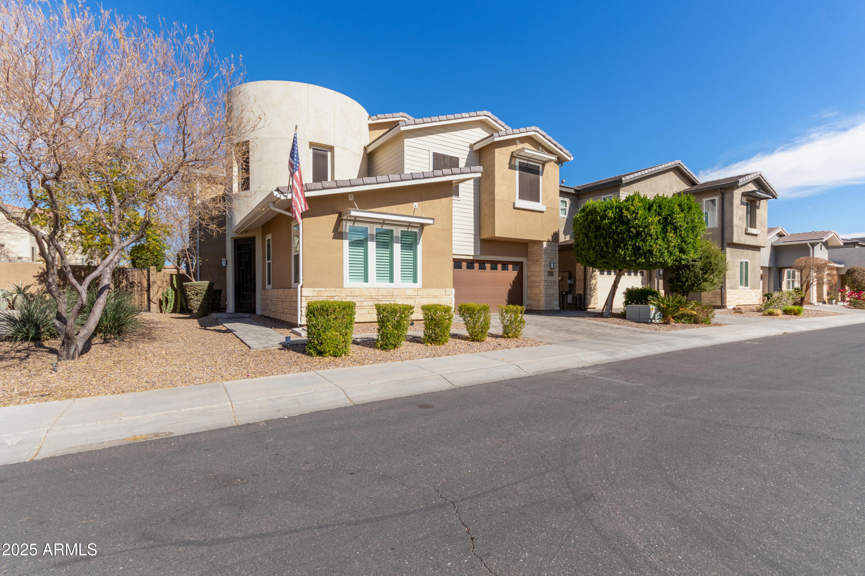 Tempe, Arizona 85284, United States, 4 Bedrooms Bedrooms, ,3 BathroomsBathrooms,Residential,Pending,8815