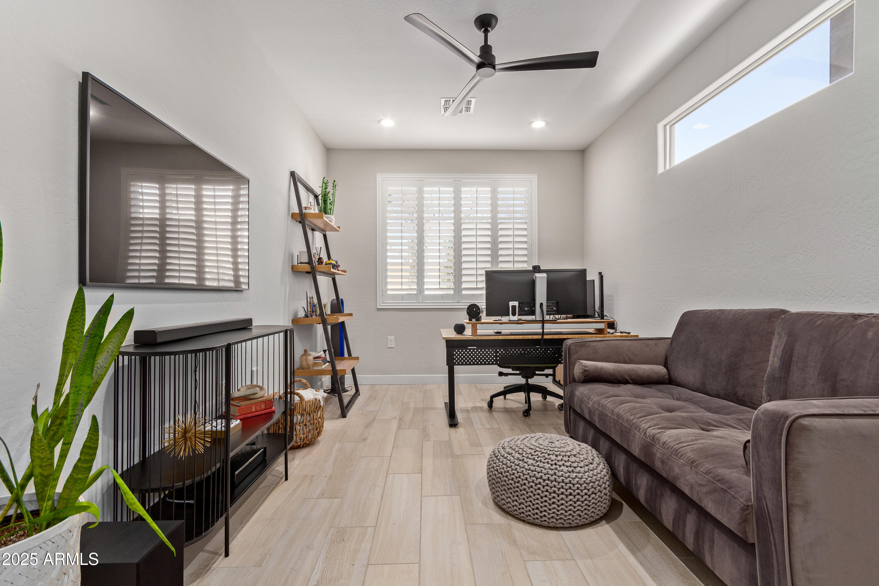 Tempe, Arizona 85284, United States, 4 Bedrooms Bedrooms, ,3 BathroomsBathrooms,Residential,Pending,8815