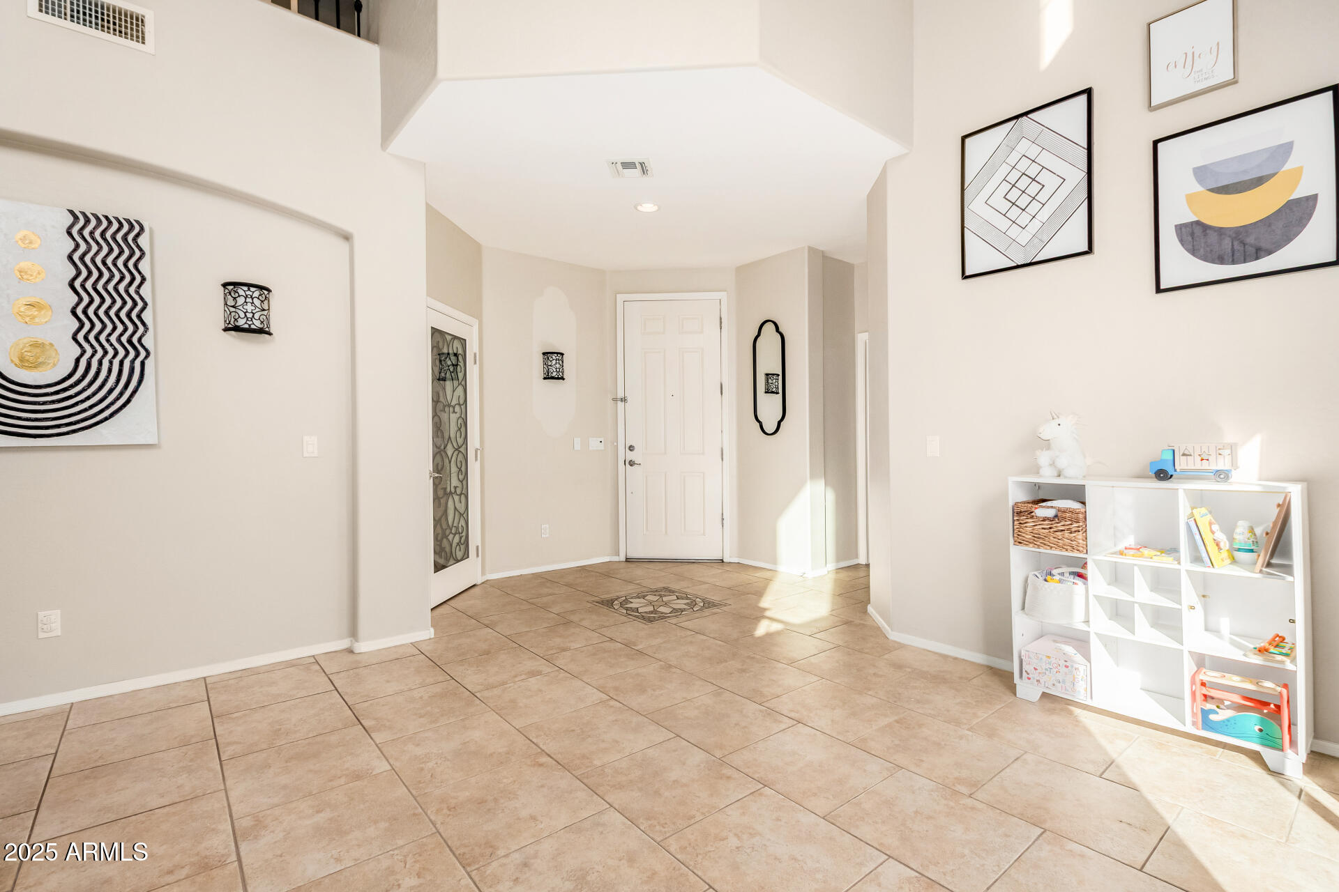 131 W ROADRUNNER Drive