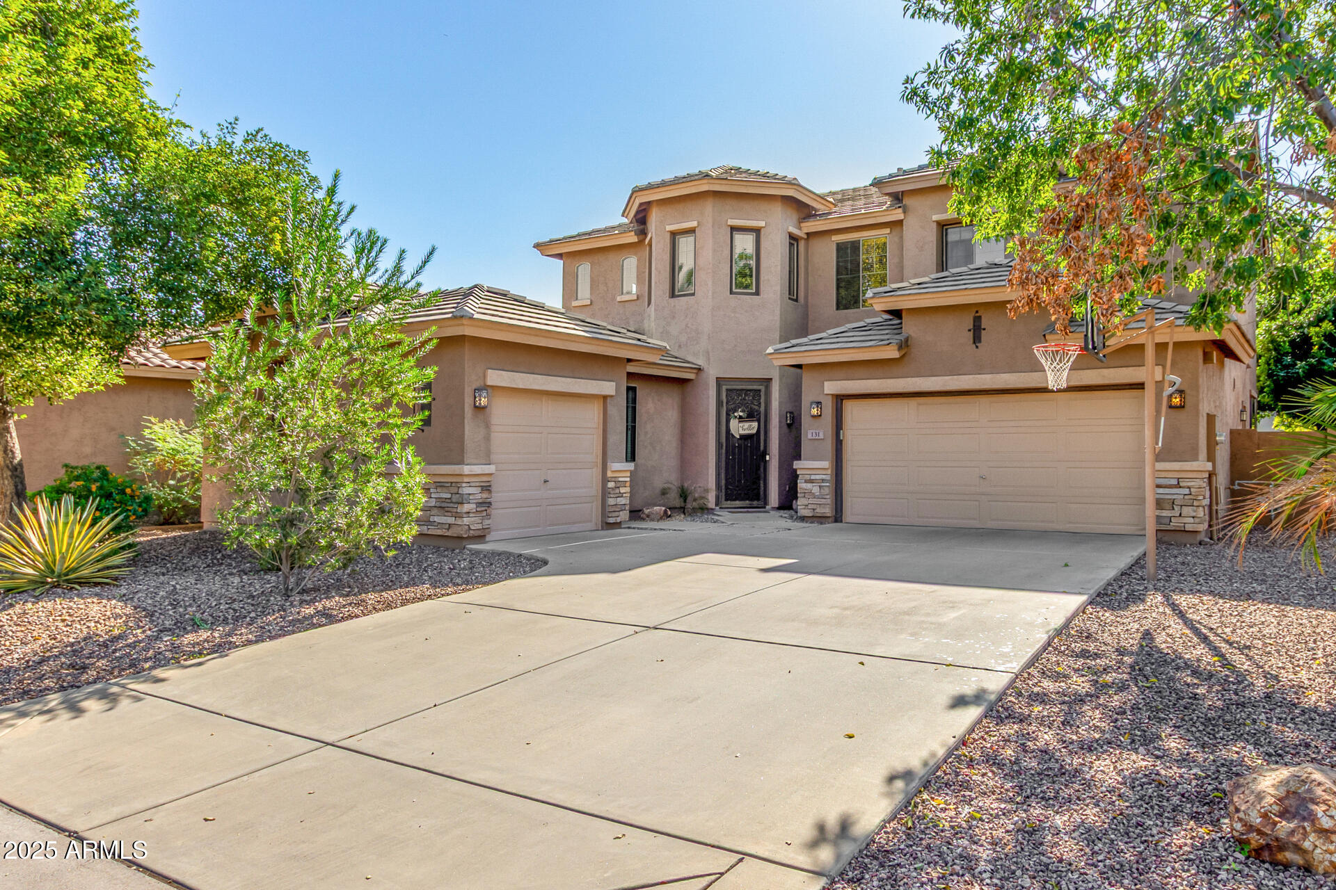 131 W ROADRUNNER Drive