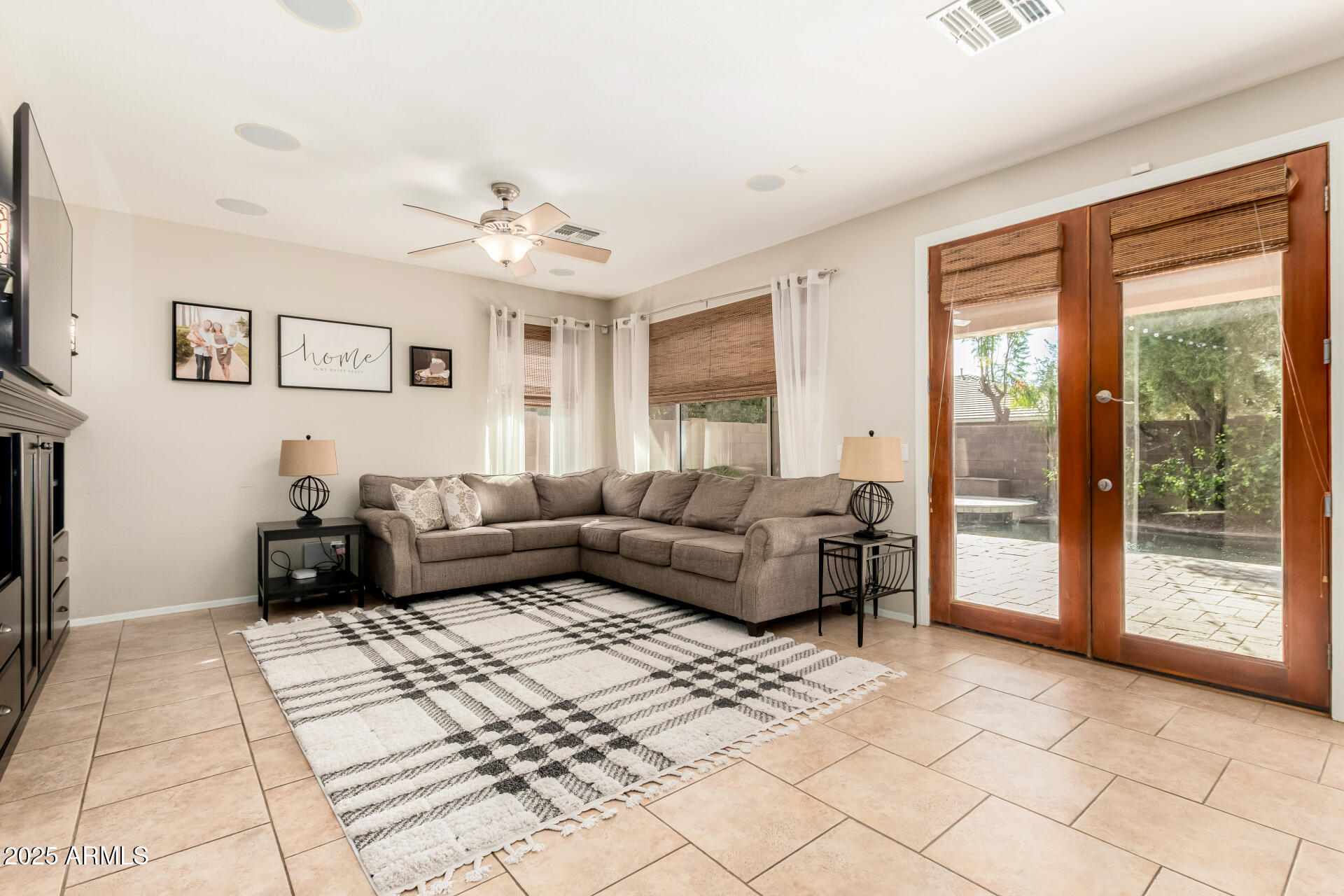 131 W ROADRUNNER Drive