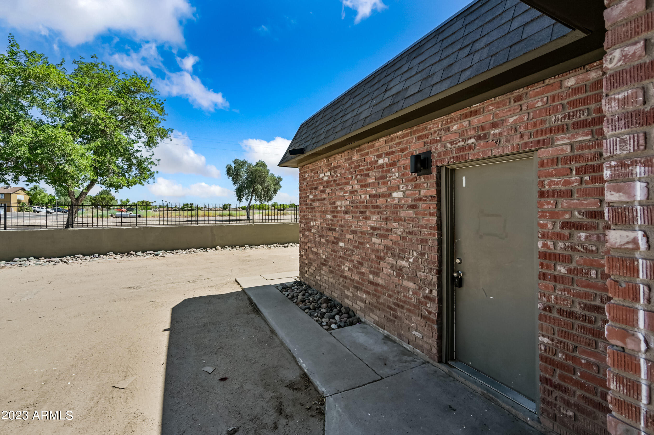 7956 W GLENDALE Avenue 1